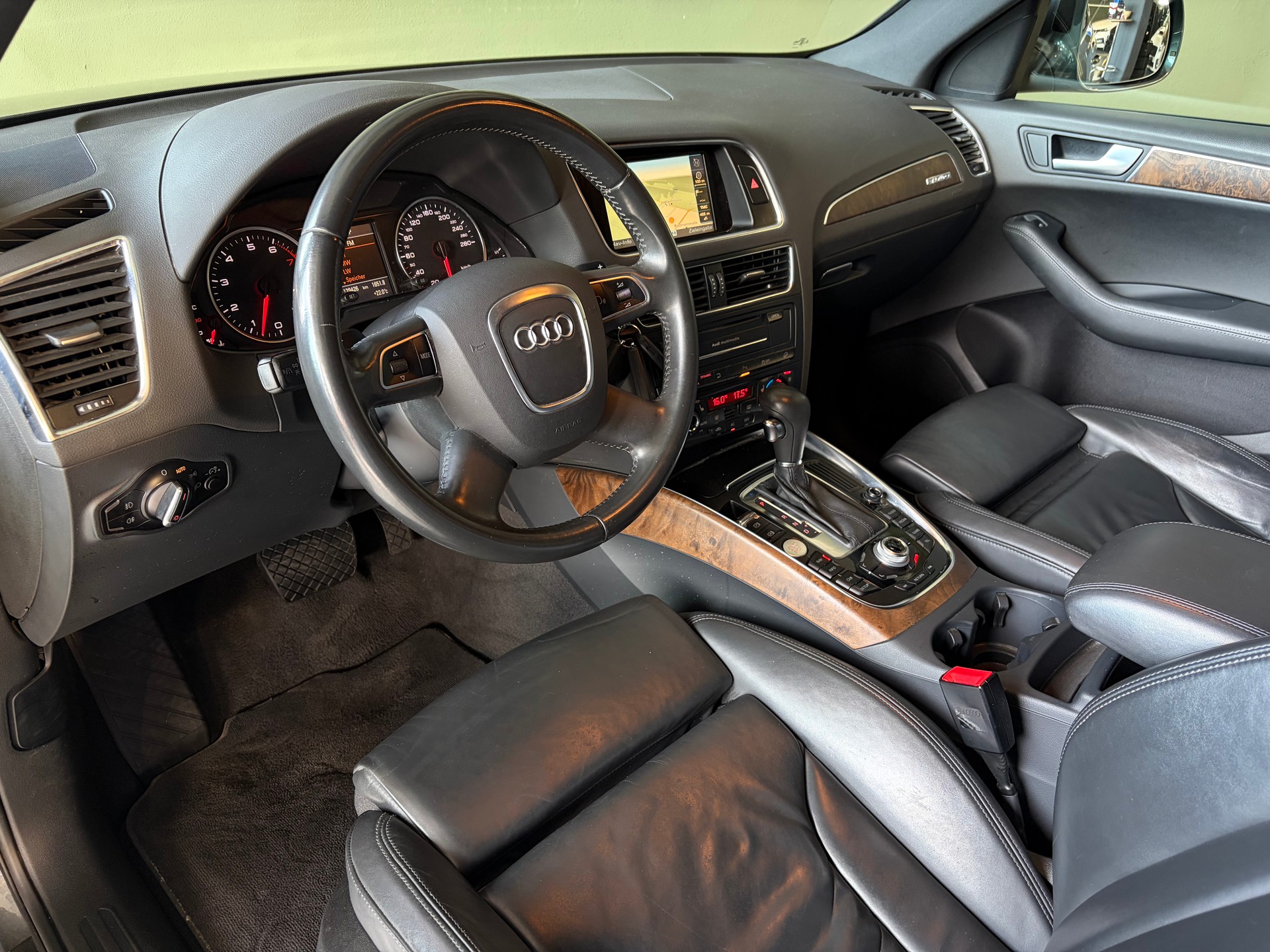 AUDI Q5 3.2 FSI Quattro S-Line ***Standheizung***Ab MFK***-image-17