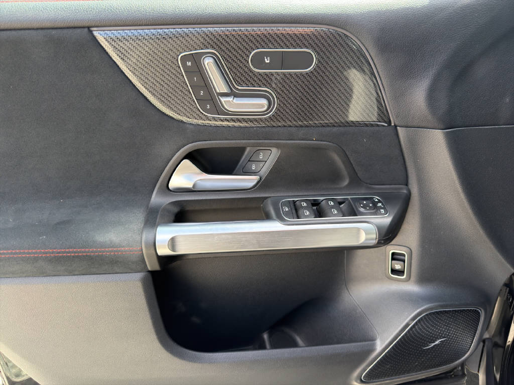 MERCEDES-BENZ GLB 35 AMG 4matic-image-12