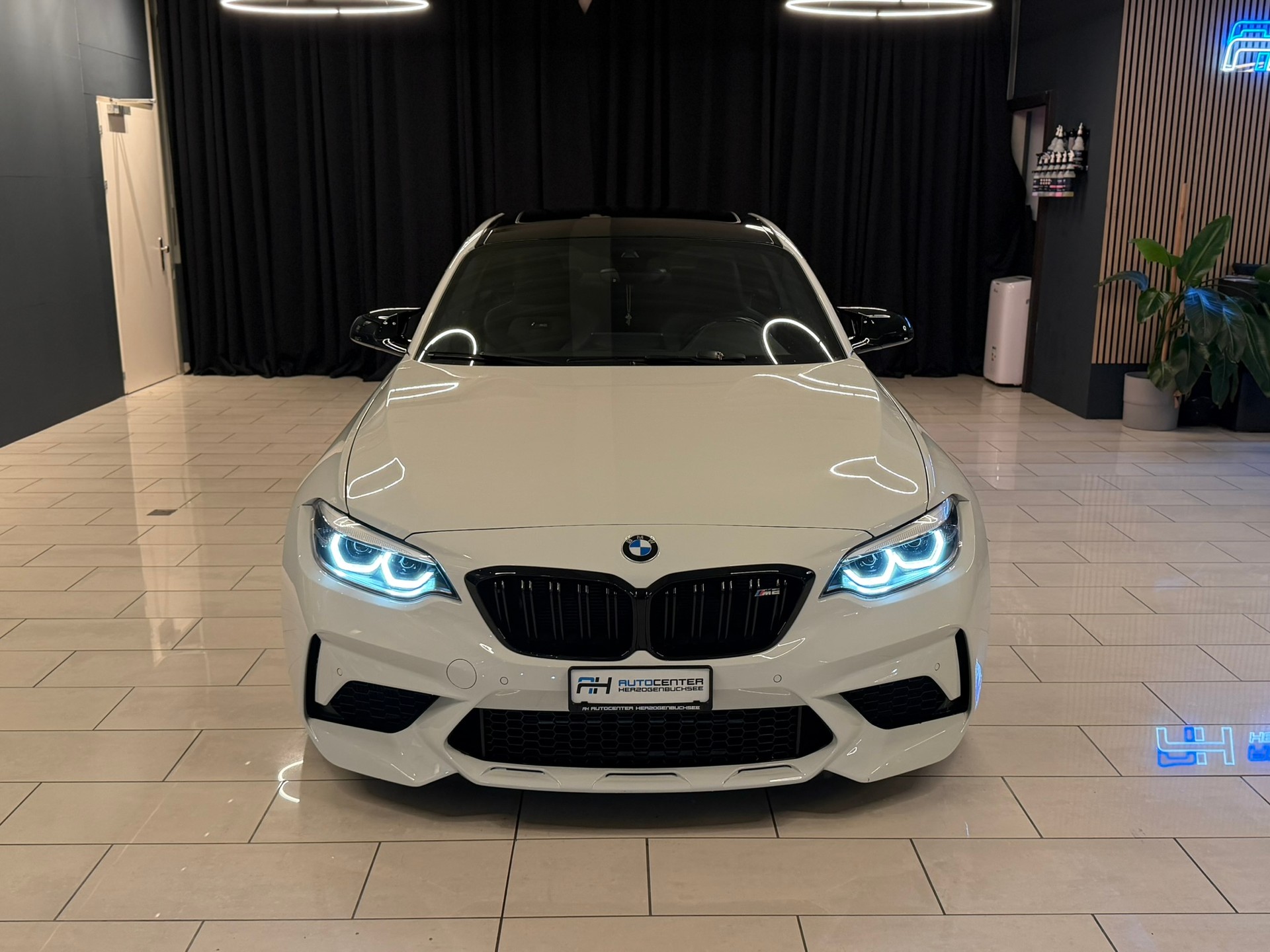 BMW M2 Competition Drivelogic-showroom-element-1