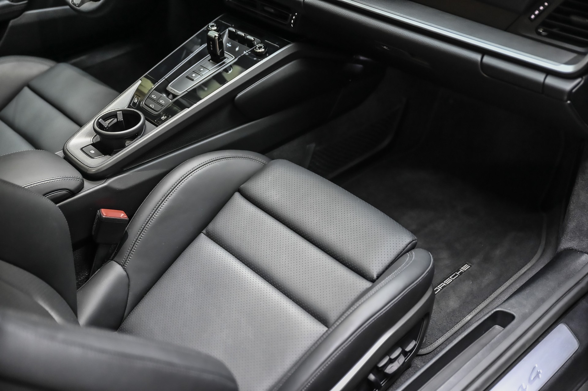 PORSCHE 911 Carrera 4 PDK-image-19