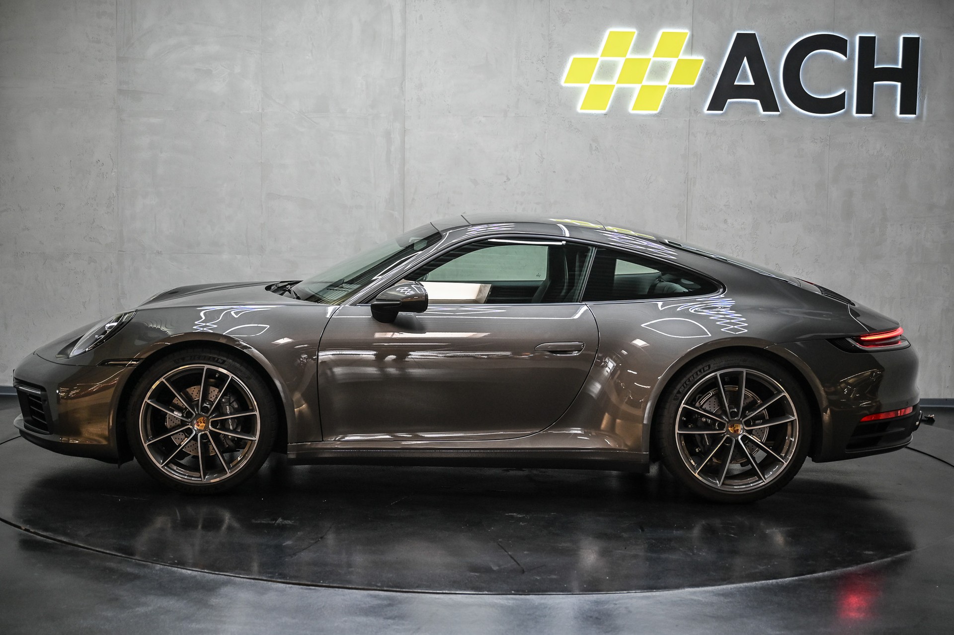 PORSCHE 911 Carrera 4 PDK-image-4