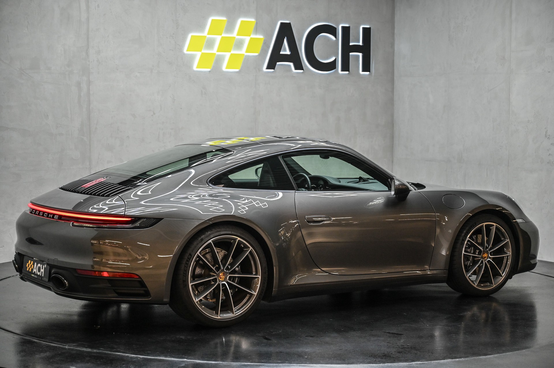 PORSCHE 911 Carrera 4 PDK-image-9