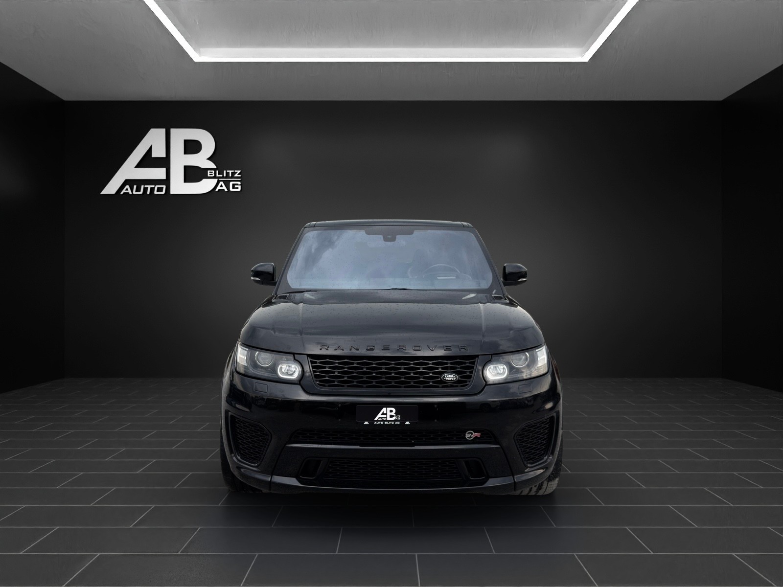 LAND ROVER Range Rover Sport 5.0 V8 SVR mit 550 PS