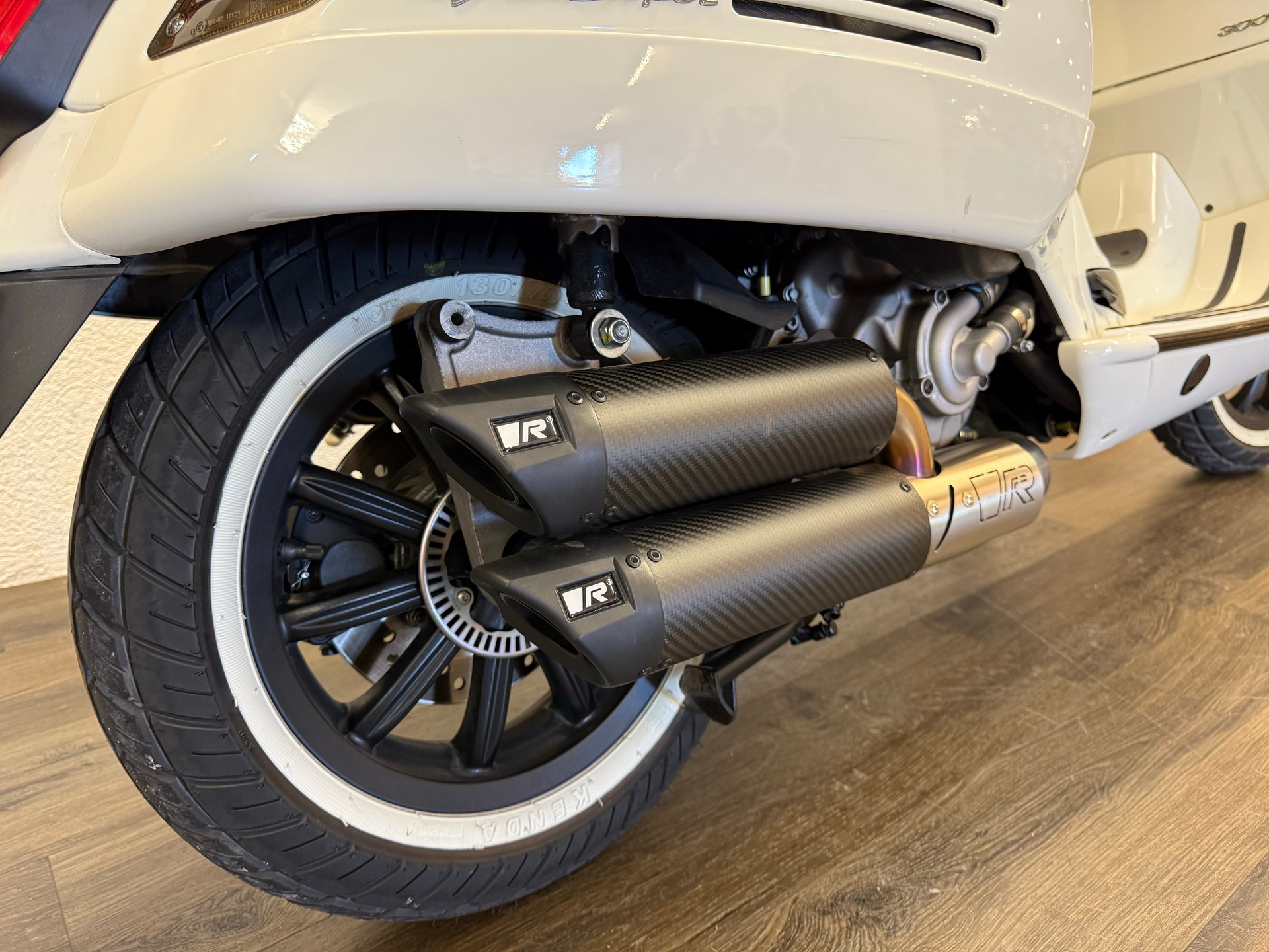 PIAGGIO Vespa GTS Super 300 i.e ABS-image-6