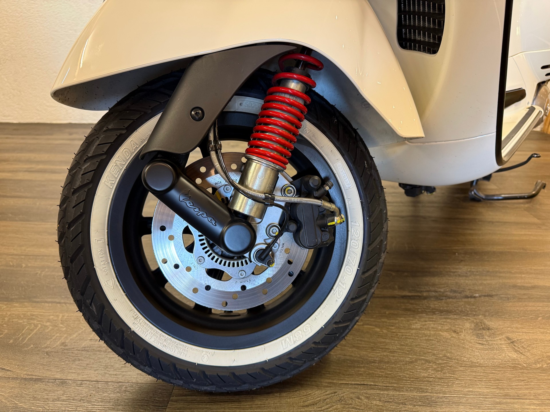 PIAGGIO Vespa GTS Super 300 i.e ABS-image-4