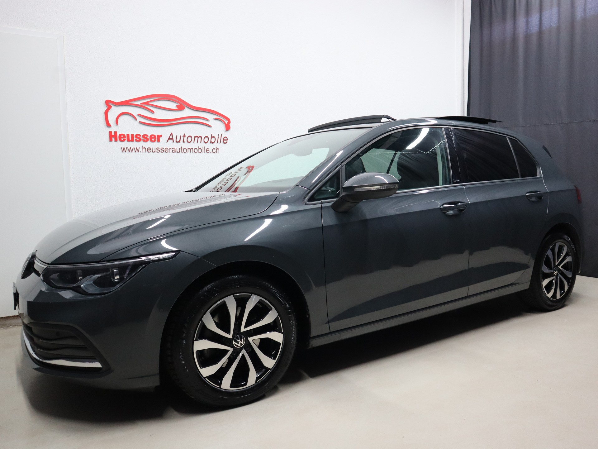 VW Golf 2.0 TDI Life DSG - Panorama - IQ Light - Navi - Head-Up - AHK - Kamera - 150 PS-showroom-element-1