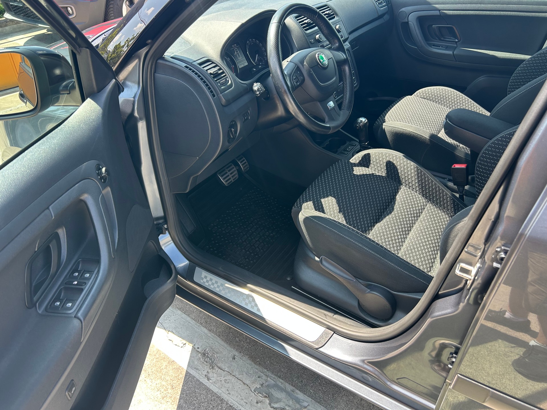 SKODA Fabia 1.4 TSI RS DSG-image-11