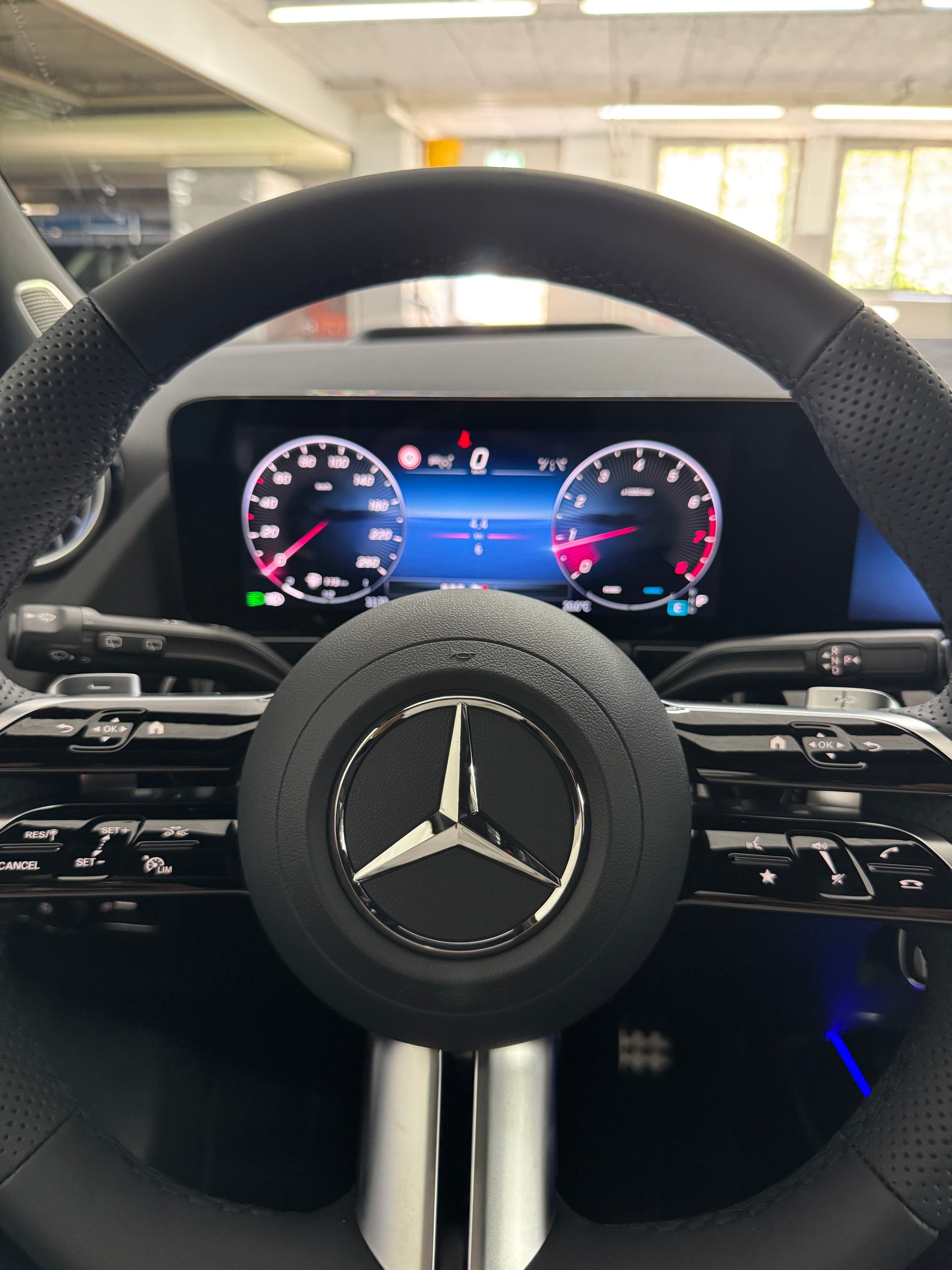 MERCEDES-BENZ GLA 250 4MATIC Swiss Star-image-8