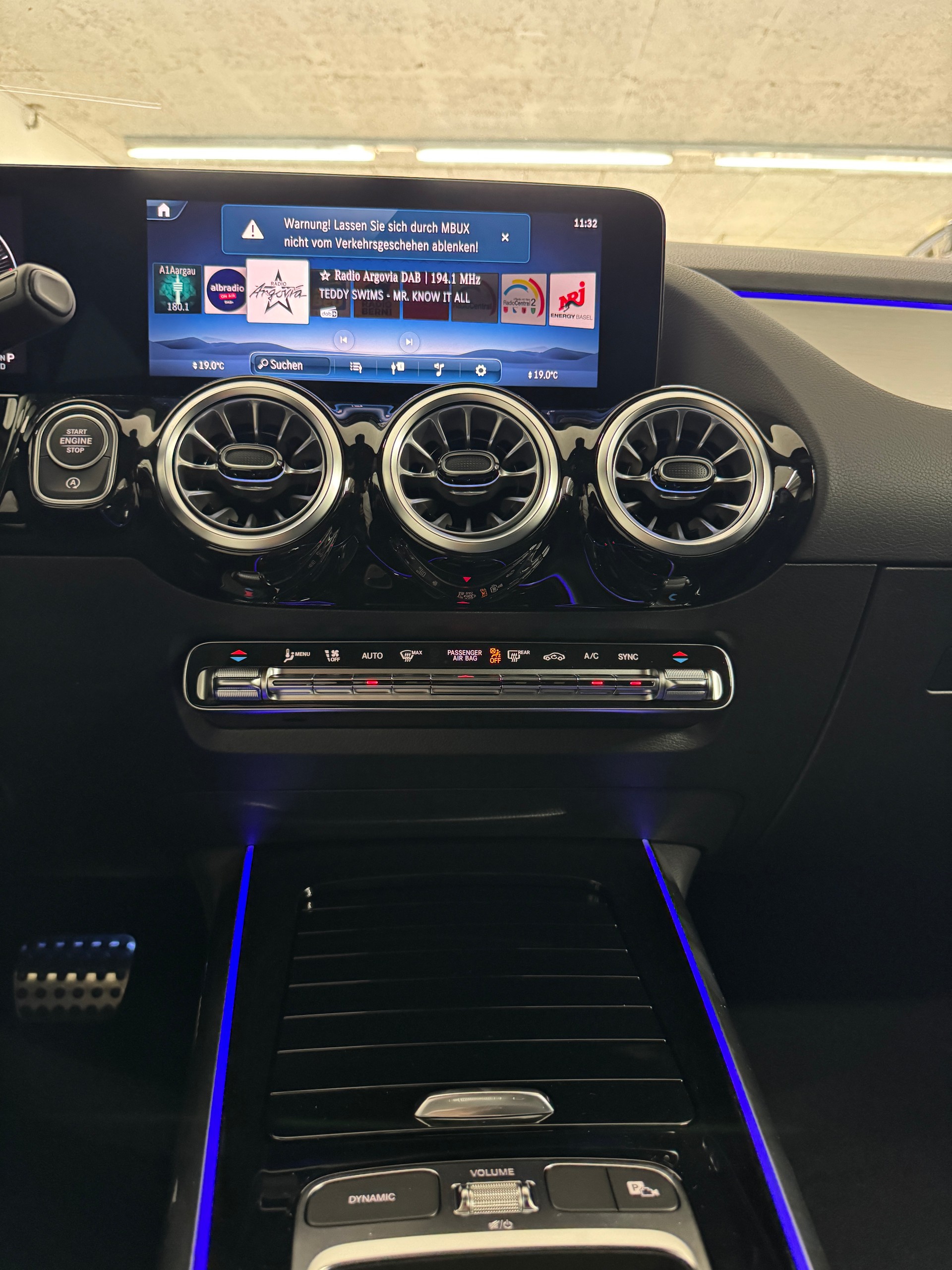 MERCEDES-BENZ GLA 250 4MATIC Swiss Star-image-9