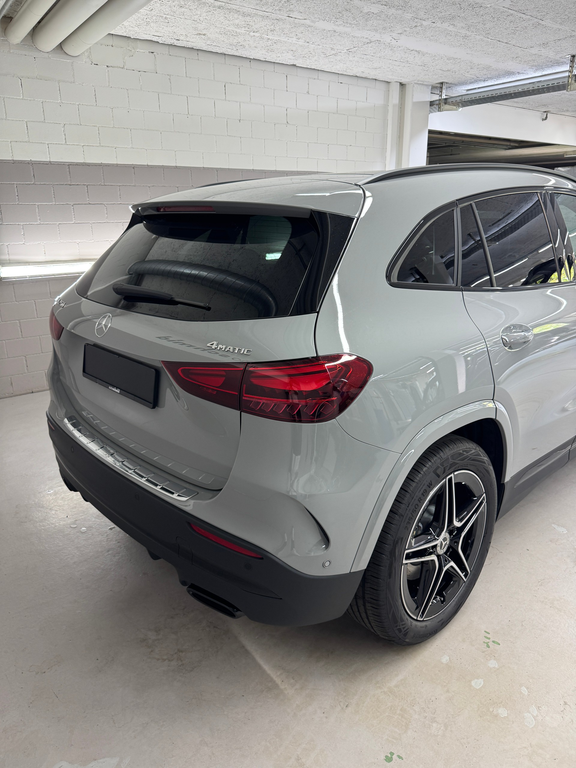 MERCEDES-BENZ GLA 250 4MATIC Swiss Star-image-4
