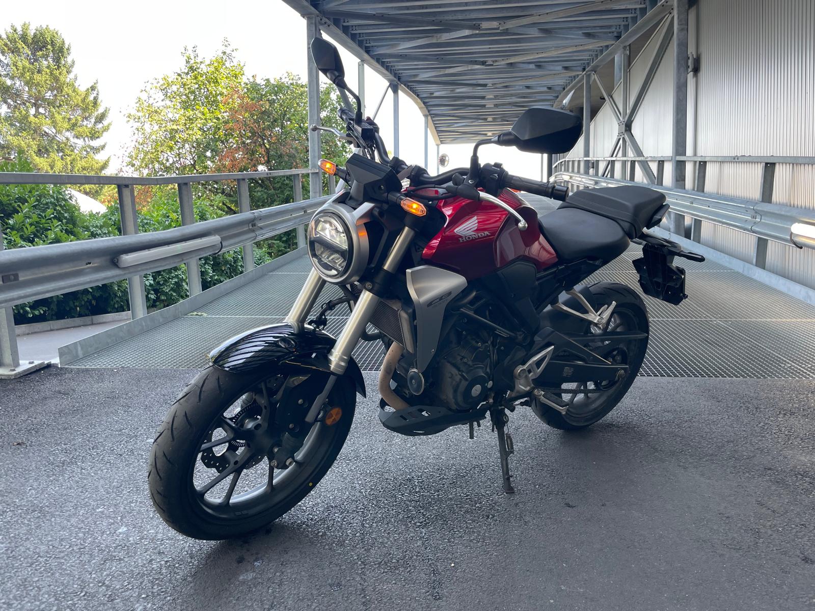 HONDA CB 300 R-image-1