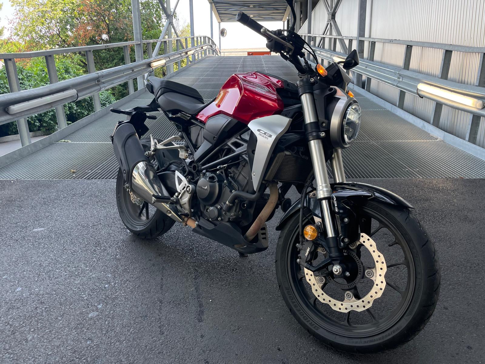 HONDA CB 300 R-image-0