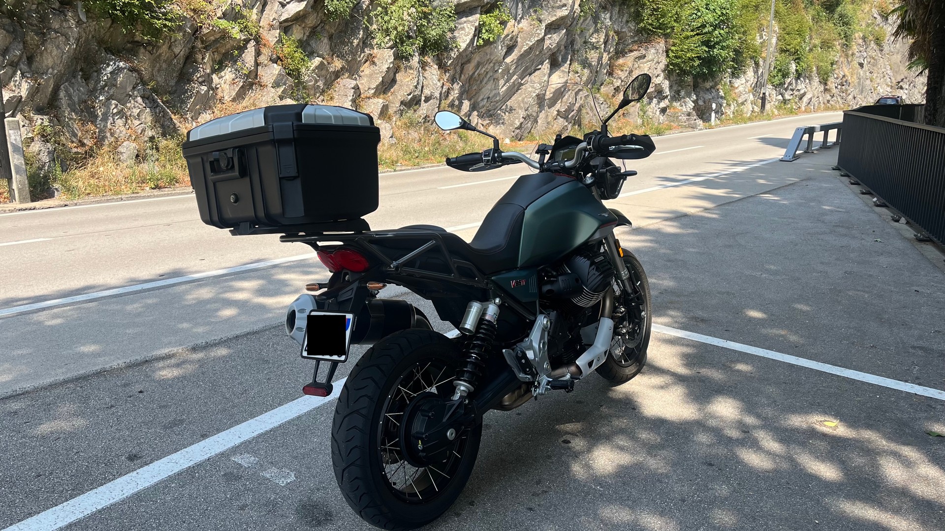 MOTO GUZZI V85 TT-image-2