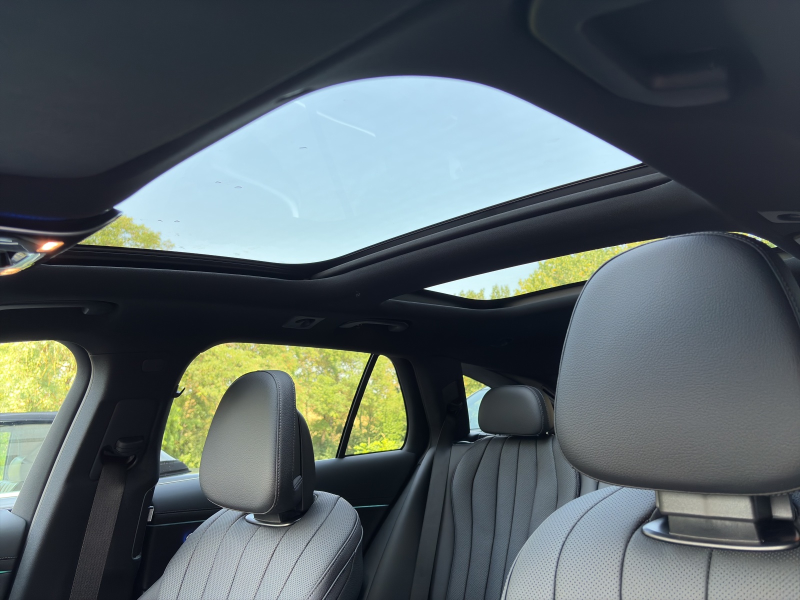 MERCEDES-BENZ E 220 d T 4Matic 9G-Tronic-image-11