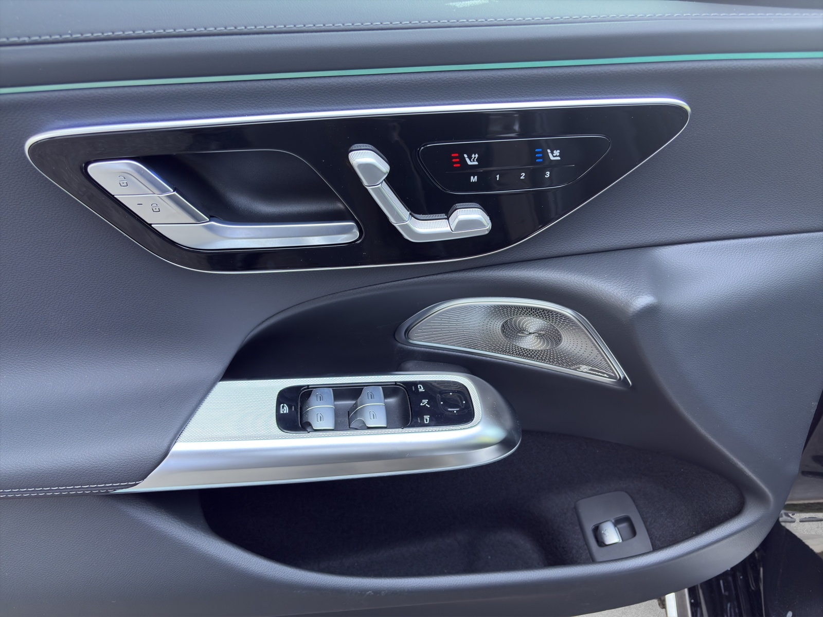 MERCEDES-BENZ E 220 d T 4Matic 9G-Tronic-image-12