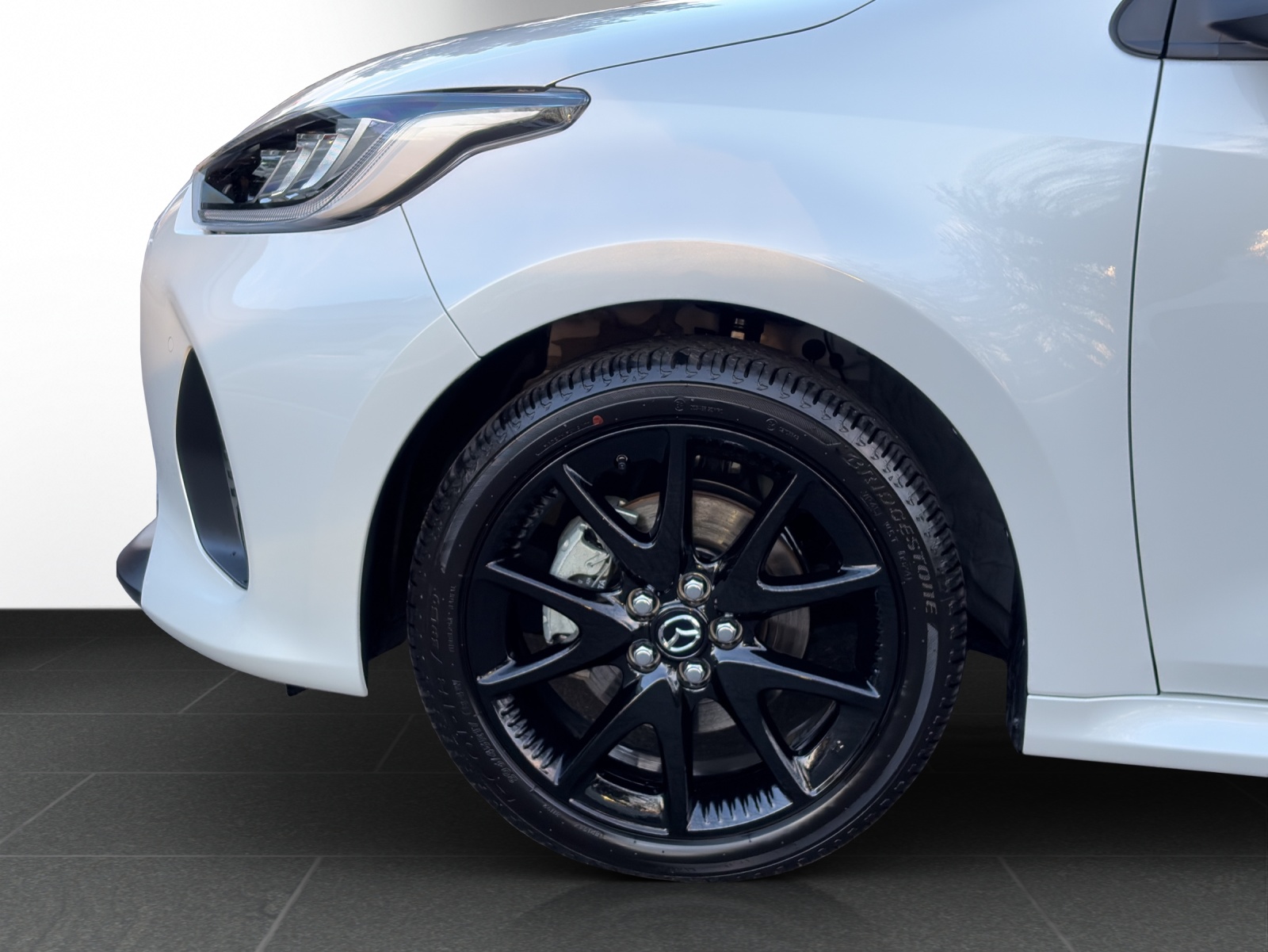 MAZDA 2 Hybrid Homura-showroom-element-3