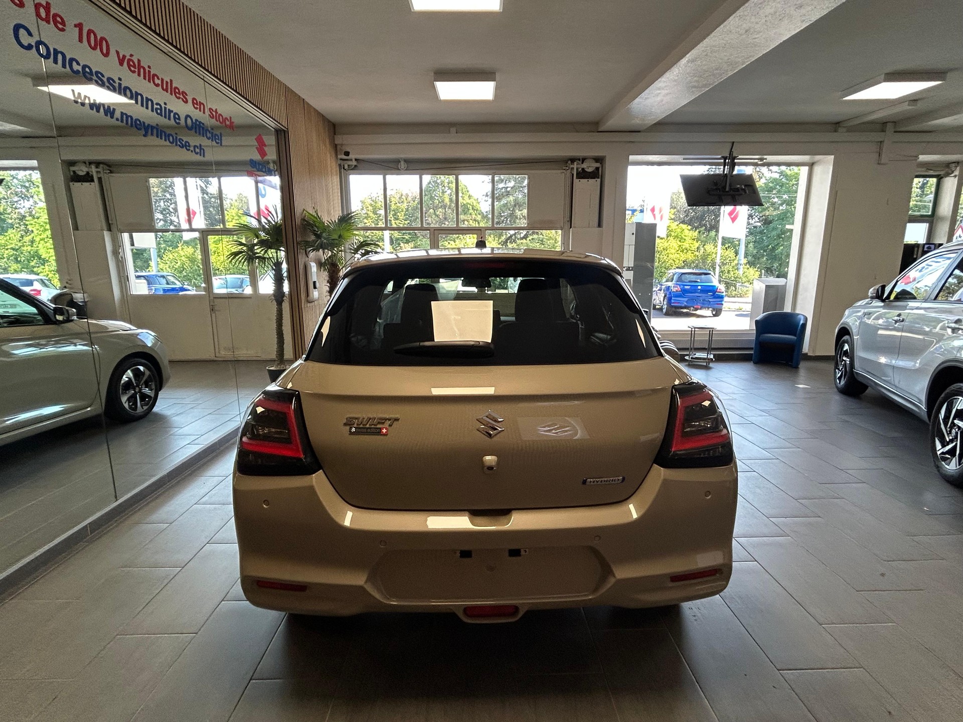 SUZUKI Swift 1.2 Compact Top Hybrid-image-5