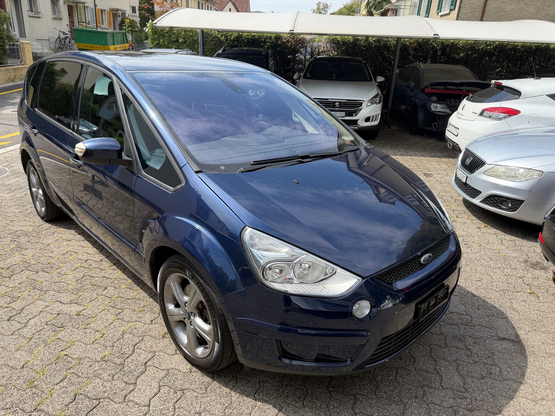 FORD S-Max 2.0i Titanium mit Garantie abschliessbar-showroom-element-1