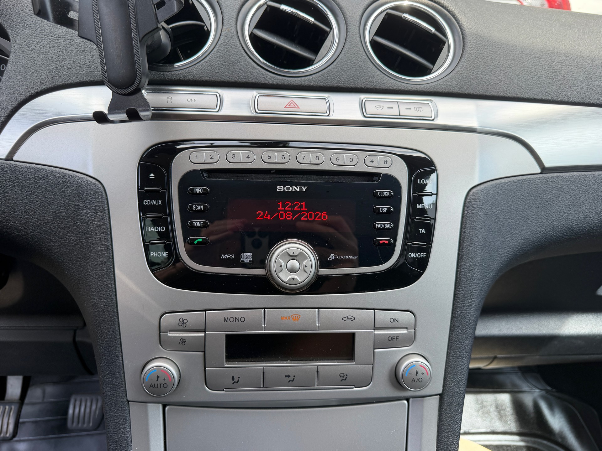 FORD S-Max 2.0i Titanium mit Garantie abschliessbar-showroom-element-3