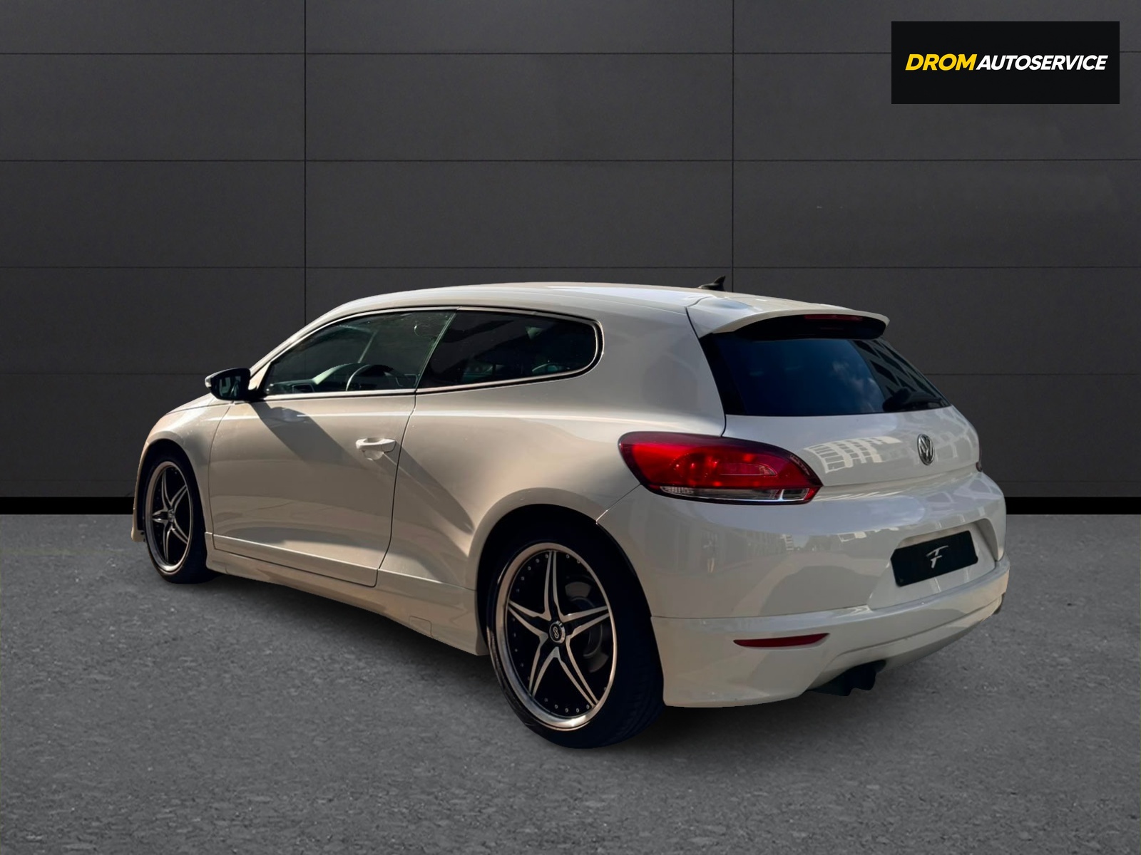 VW Scirocco 2.0 TSI-showroom-element-3