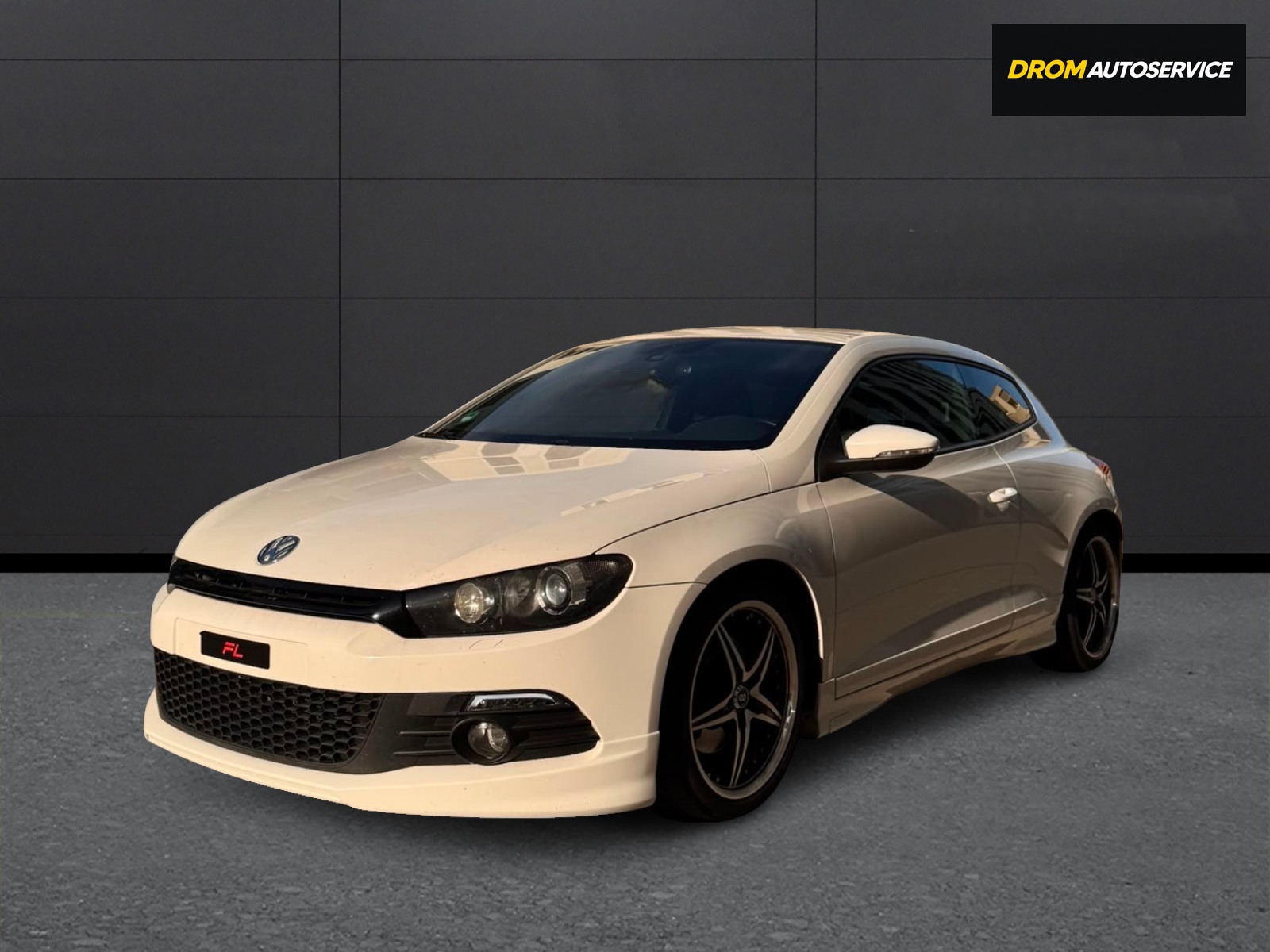 VW Scirocco 2.0 TSI-showroom-element-1