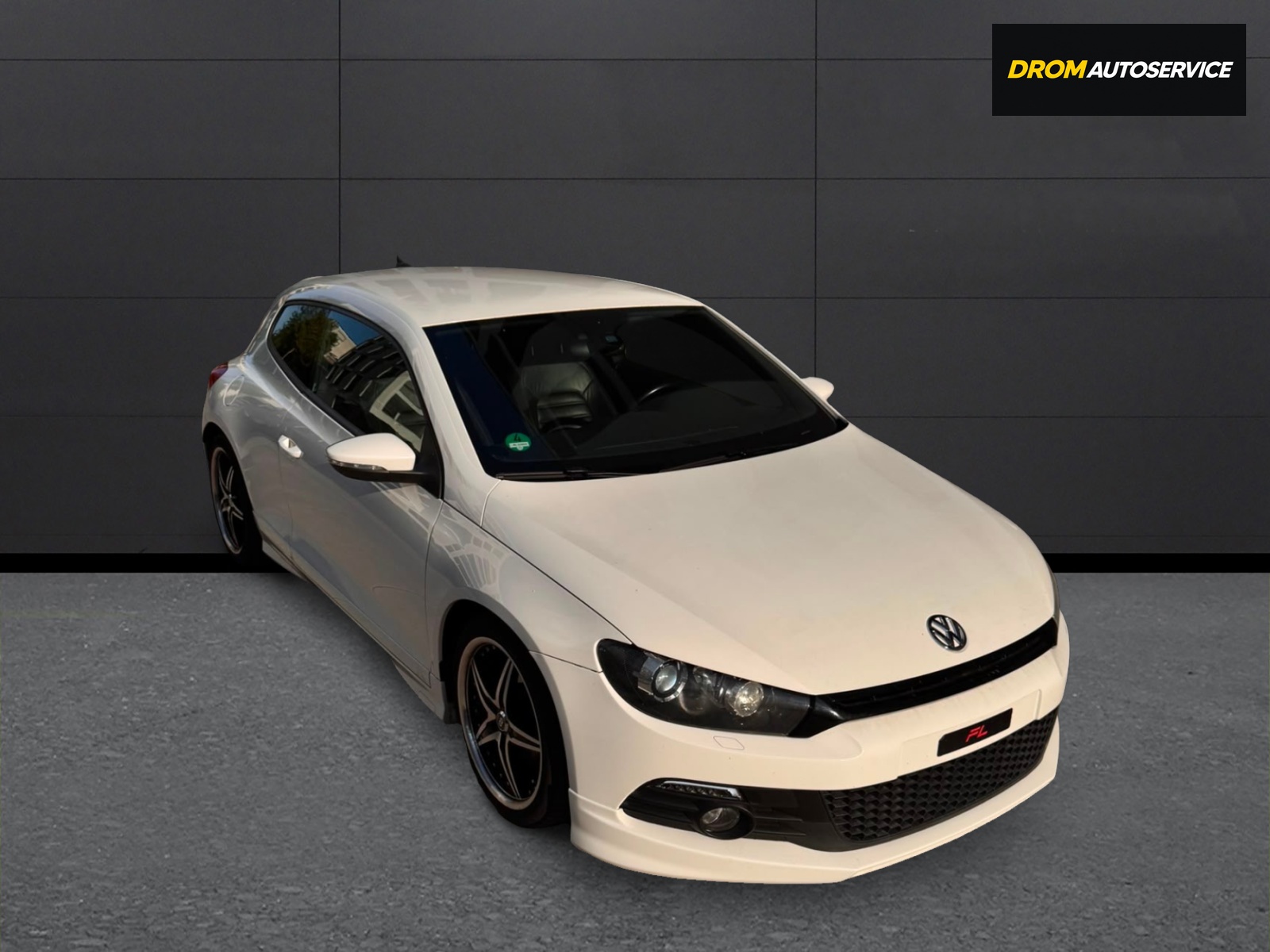 VW Scirocco 2.0 TSI-showroom-element-2