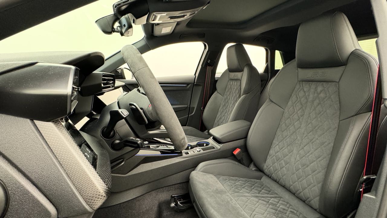 AUDI RS3 Sportback 2.5 TSI quattro S-tronic-image-4