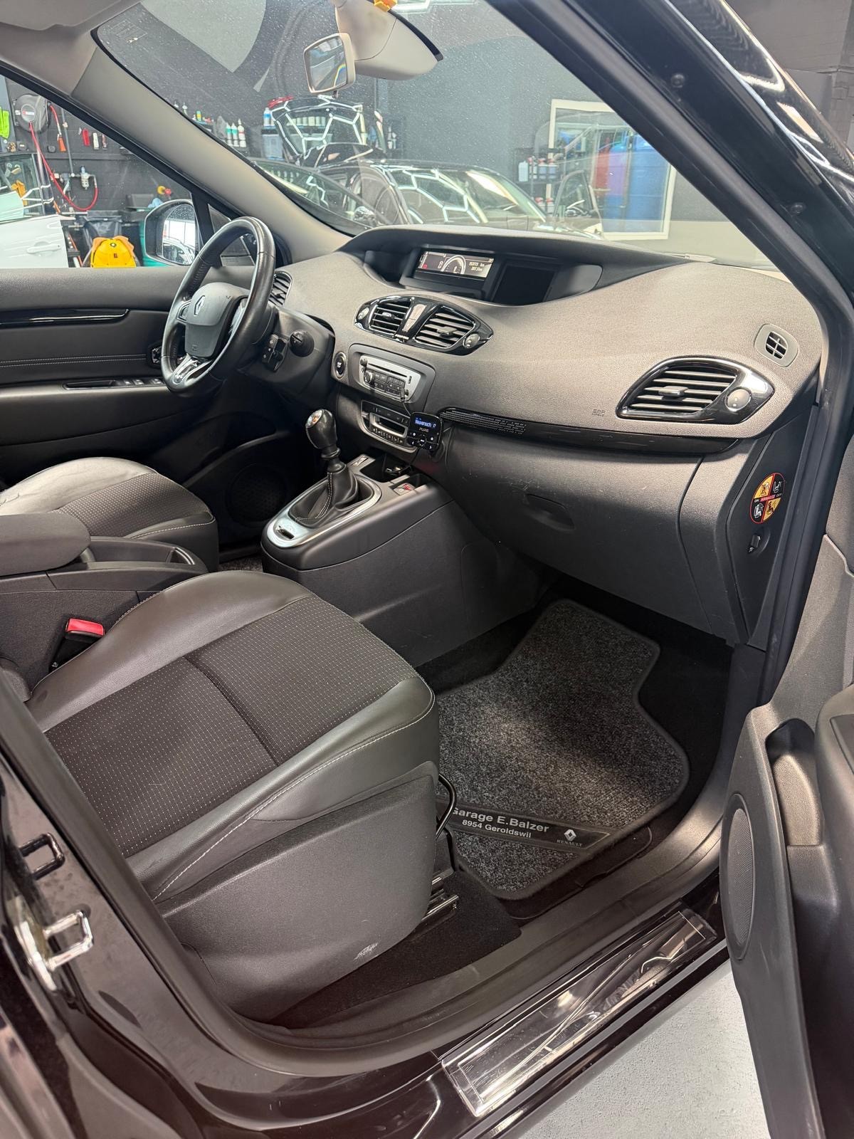 RENAULT Scénic 1.2 16V Turbo Swiss Edition "mit Garantie abschliessbar"-showroom-element-1