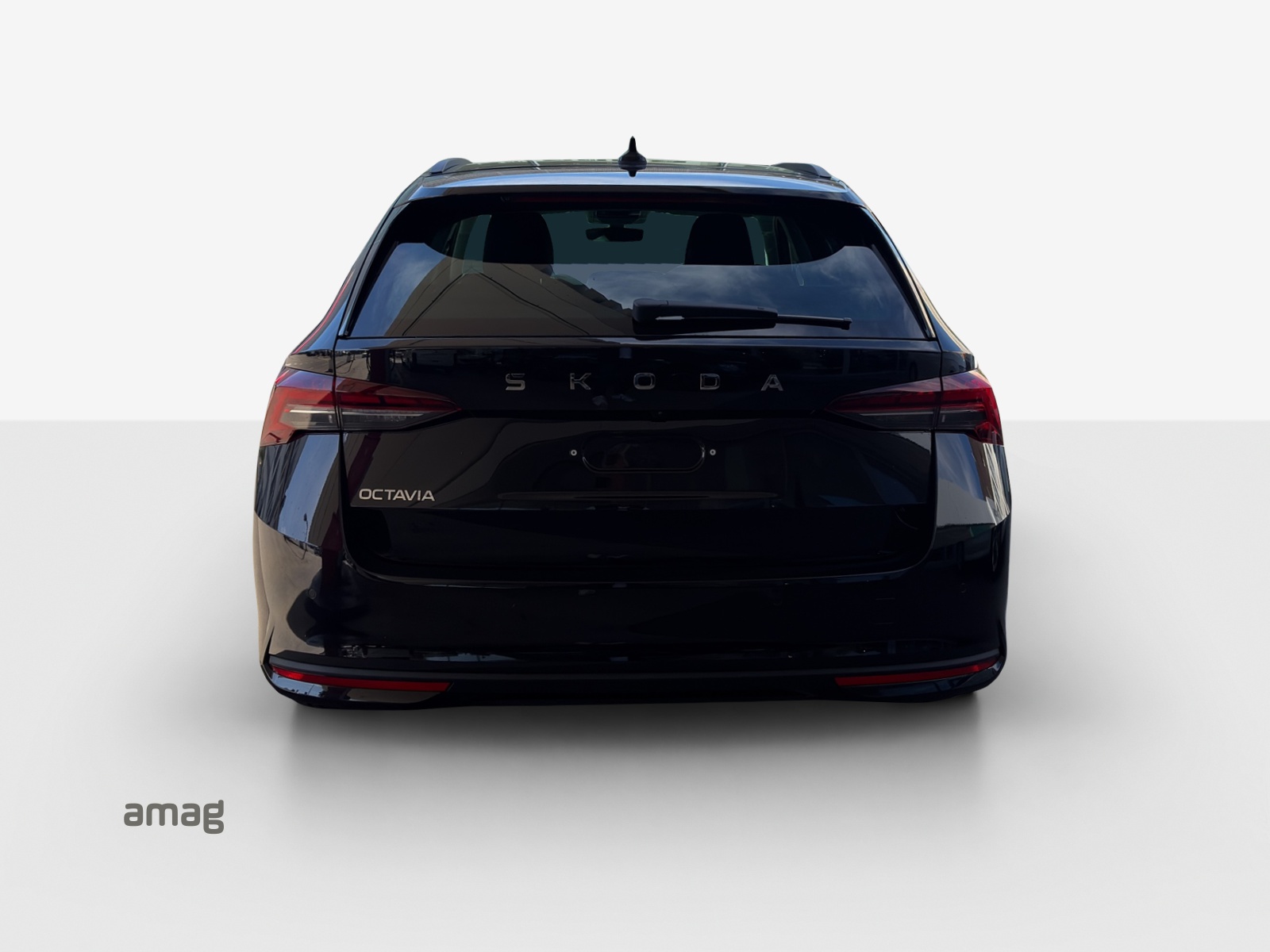 SKODA Octavia Combi 2.0 TDI DSG Selection-showroom-element-3