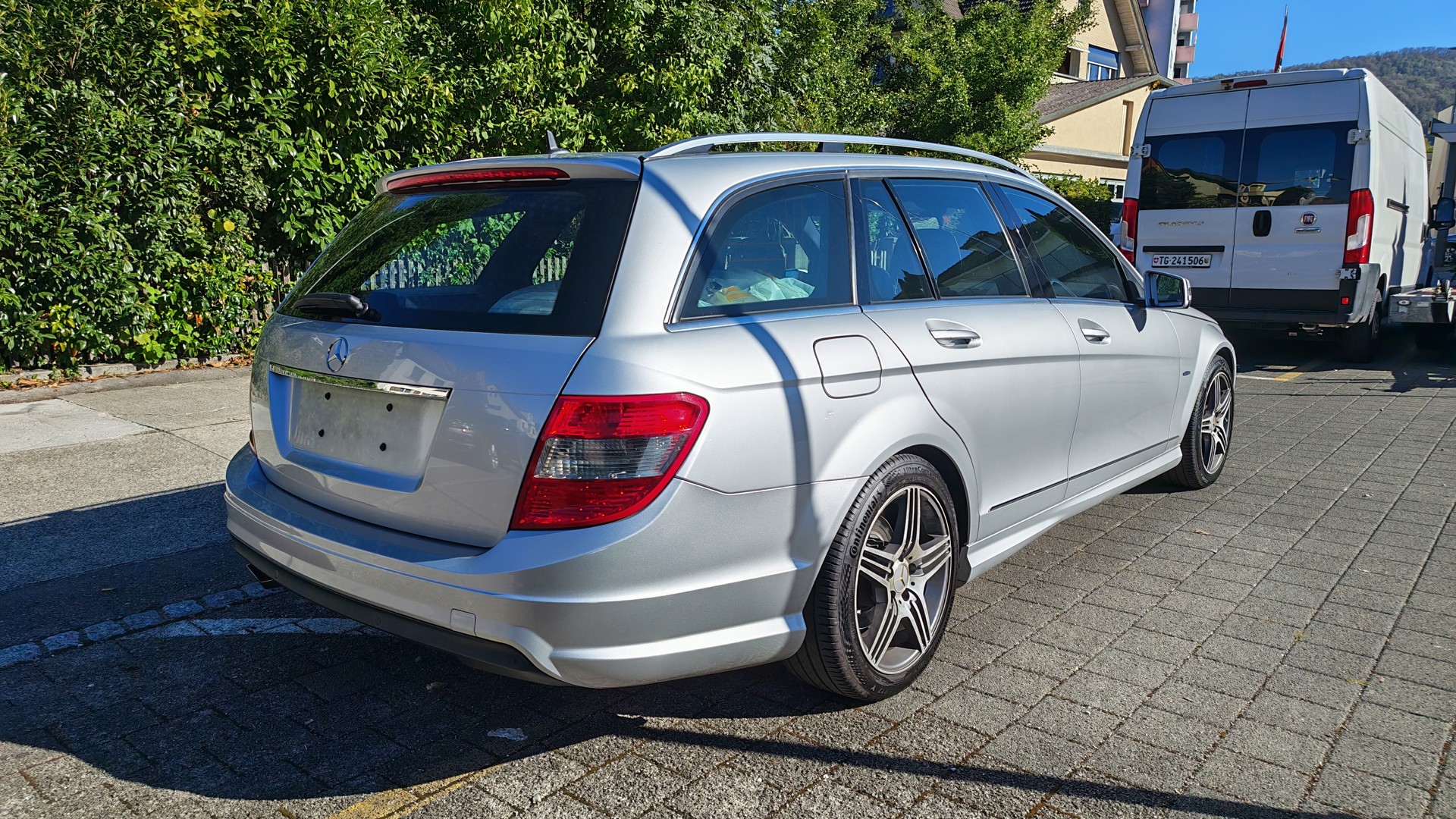 MERCEDES-BENZ C 180 CGI BlueEfficiency Avantgarde Automatic-image-2