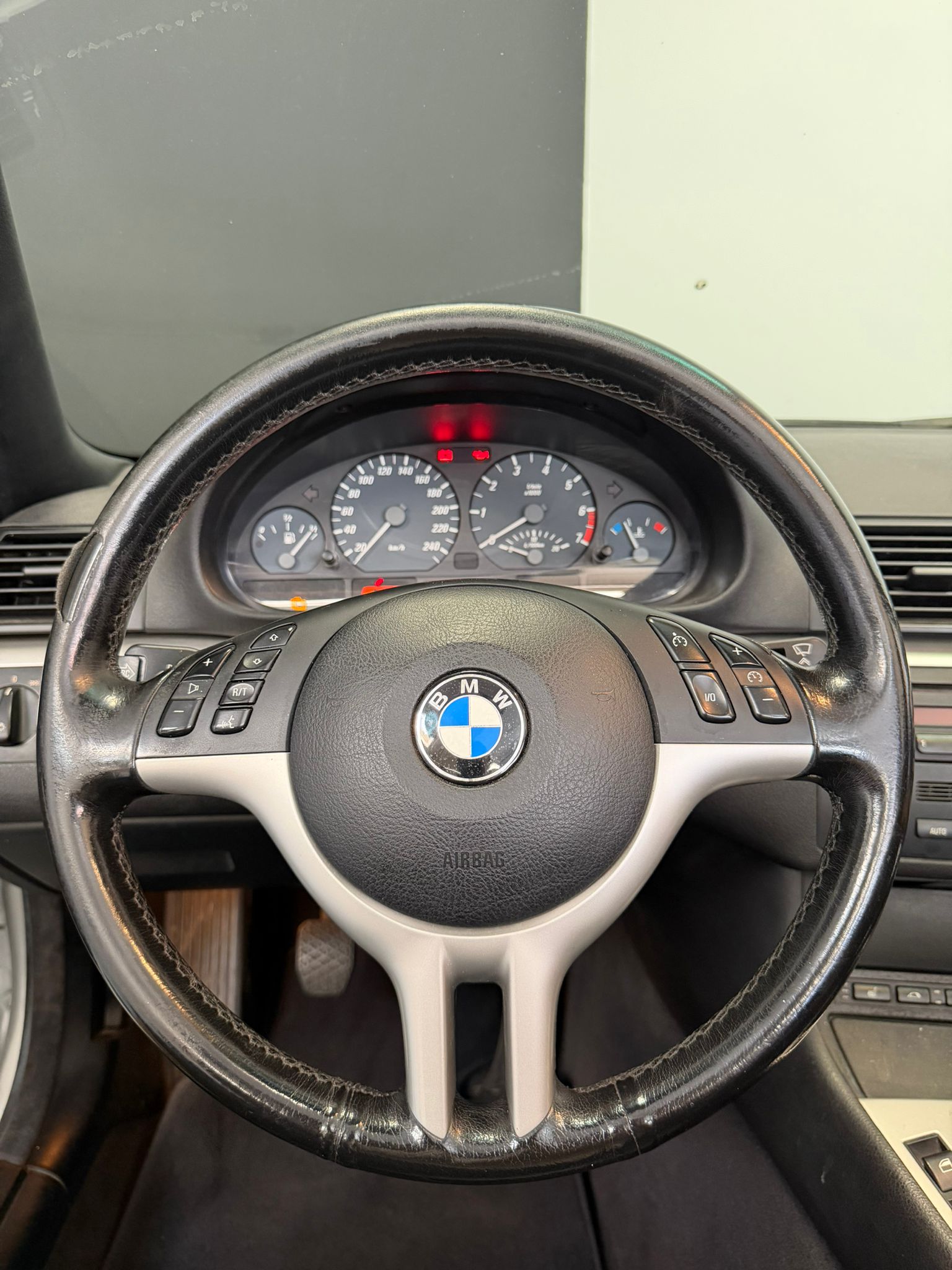 BMW 320Ci Cabriolet-image-14