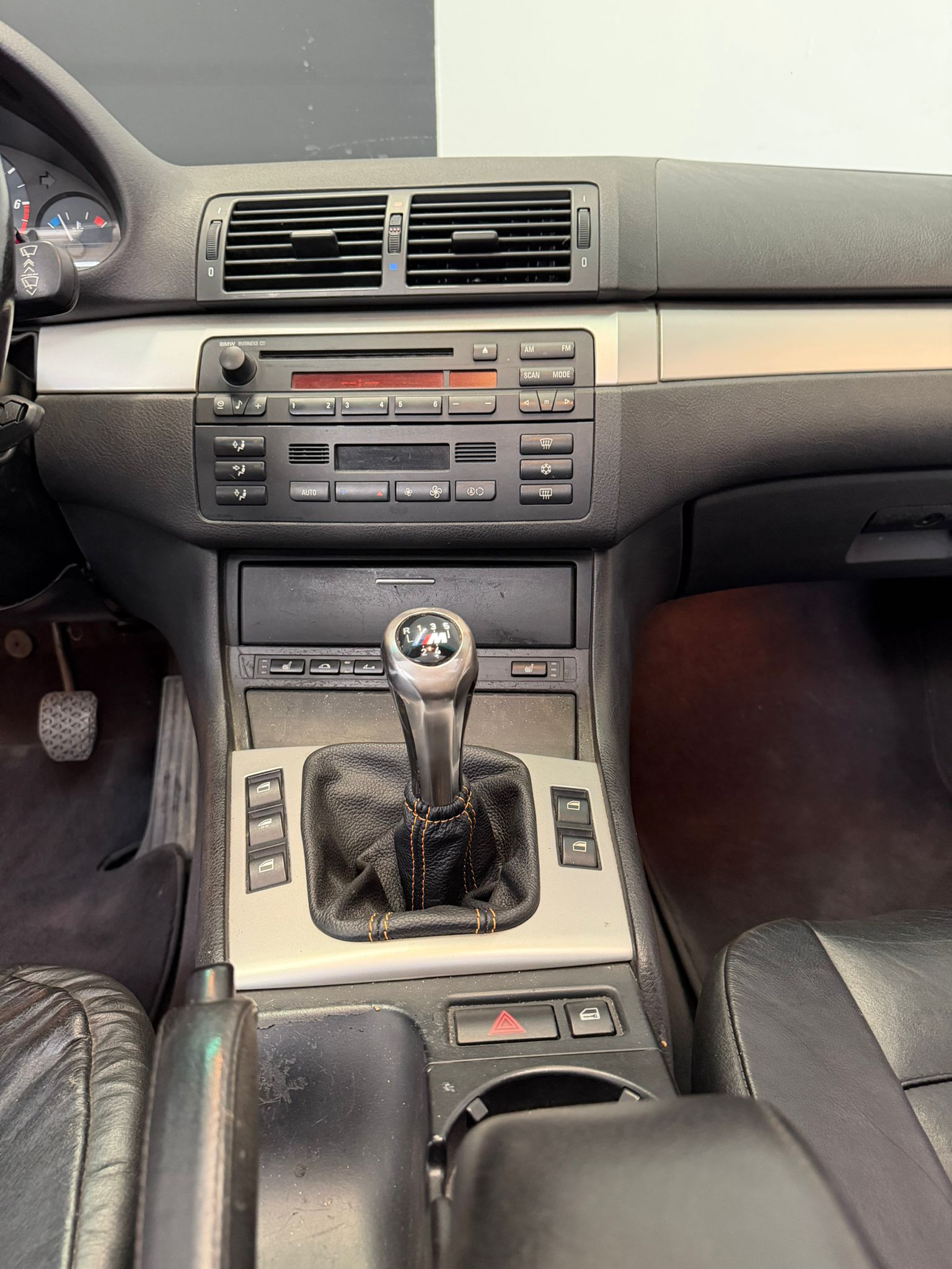 BMW 320Ci Cabriolet-image-15