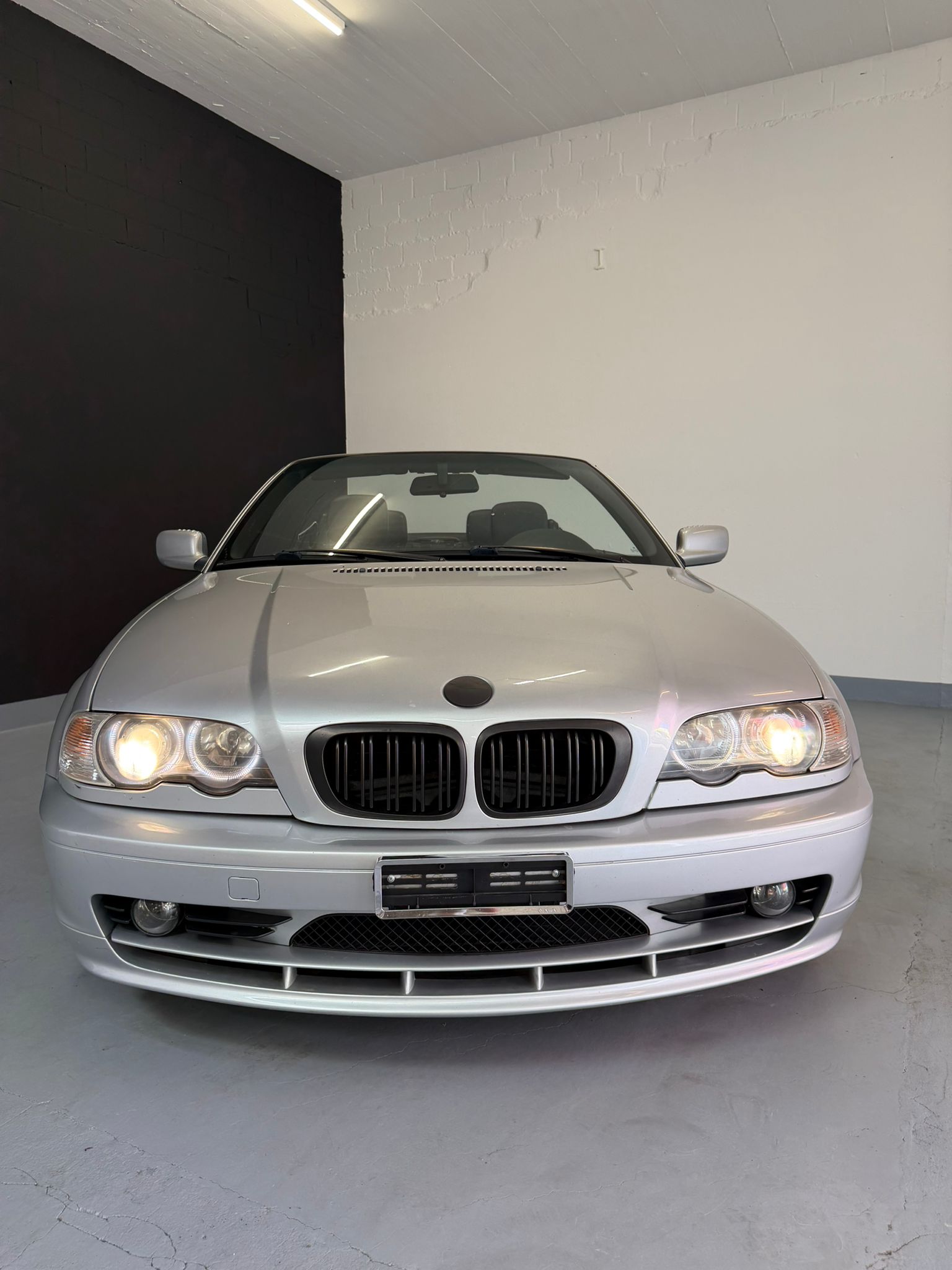BMW 320Ci Cabriolet-showroom-element-2