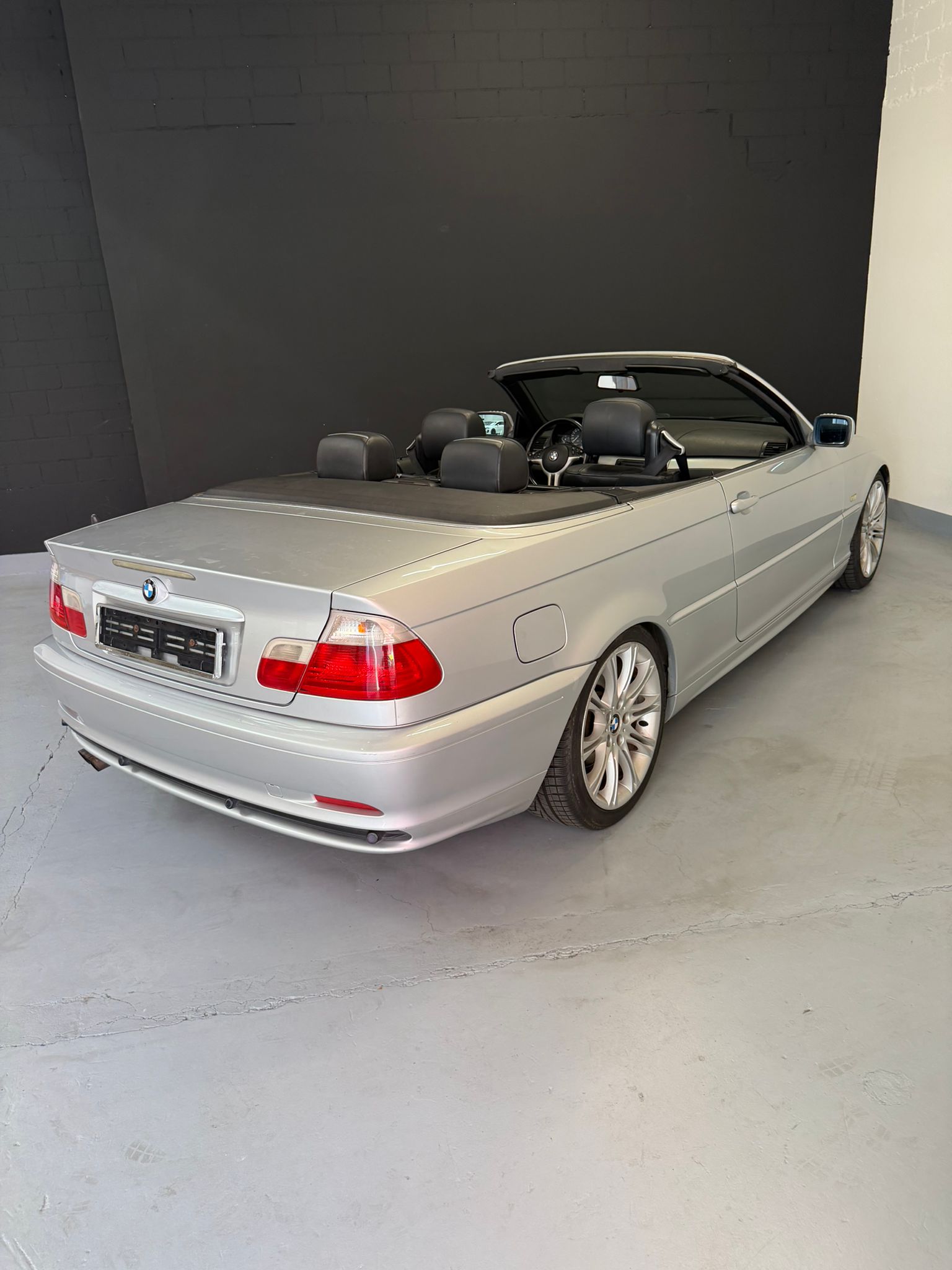 BMW 320Ci Cabriolet-image-11