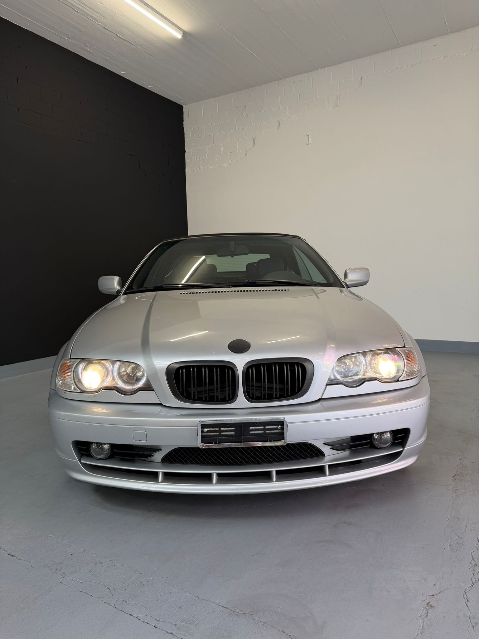 BMW 320Ci Cabriolet-showroom-element-3