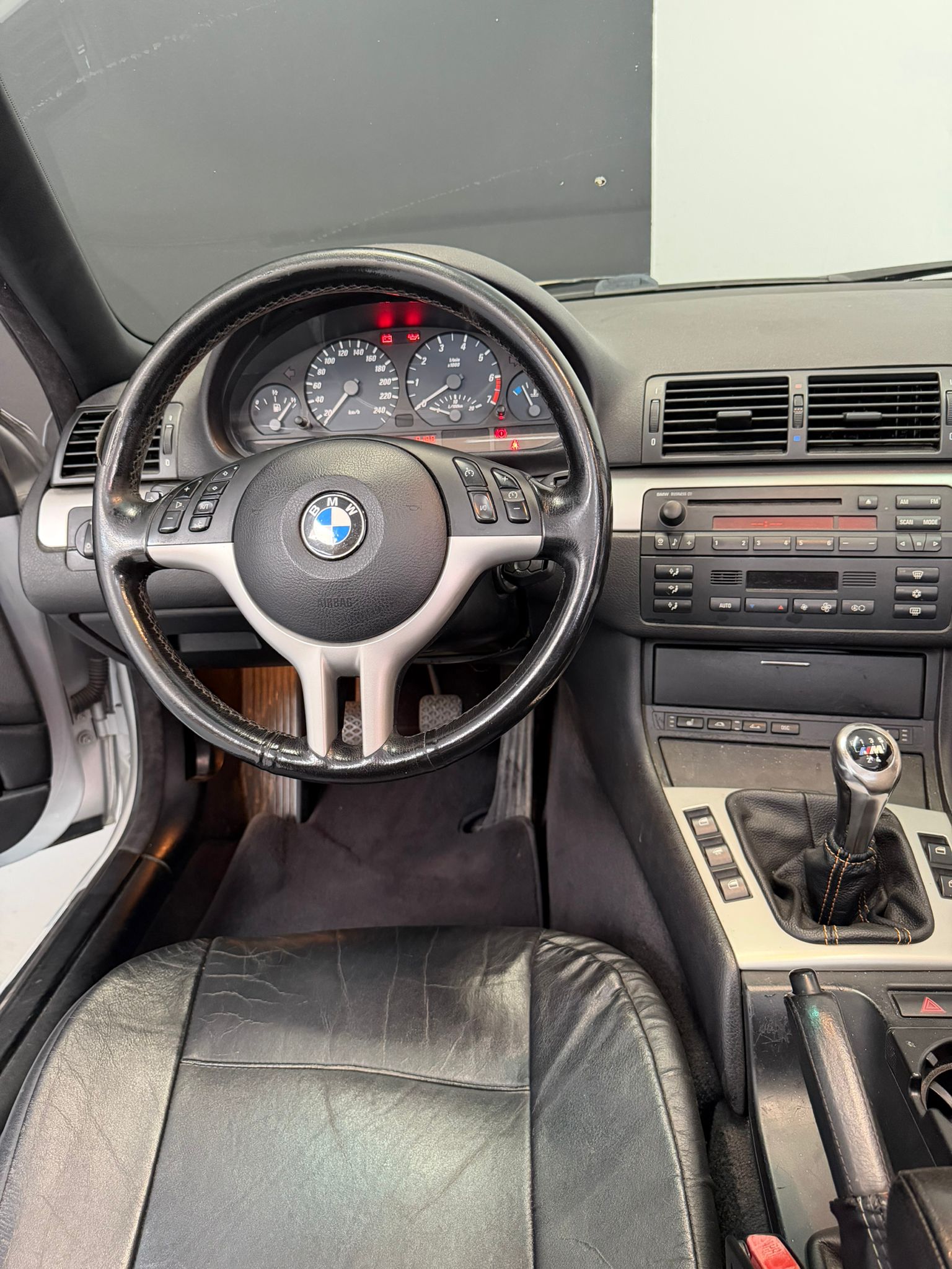 BMW 320Ci Cabriolet-image-13