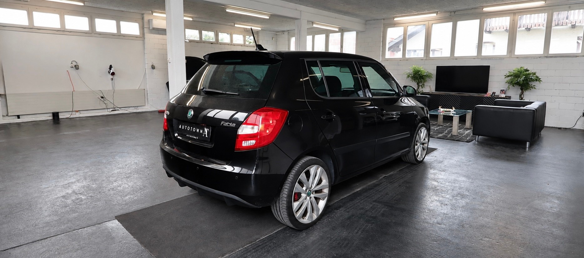 SKODA Fabia 1.4 TSI RS DSG-showroom-element-1