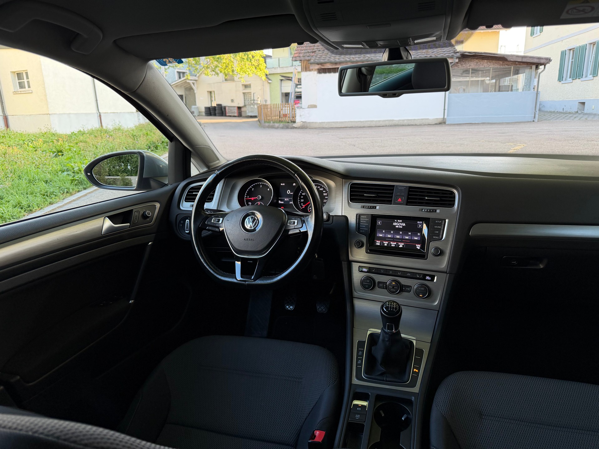 VW Golf Variant 1.6 TDI Comfortline 4Motion-image-17