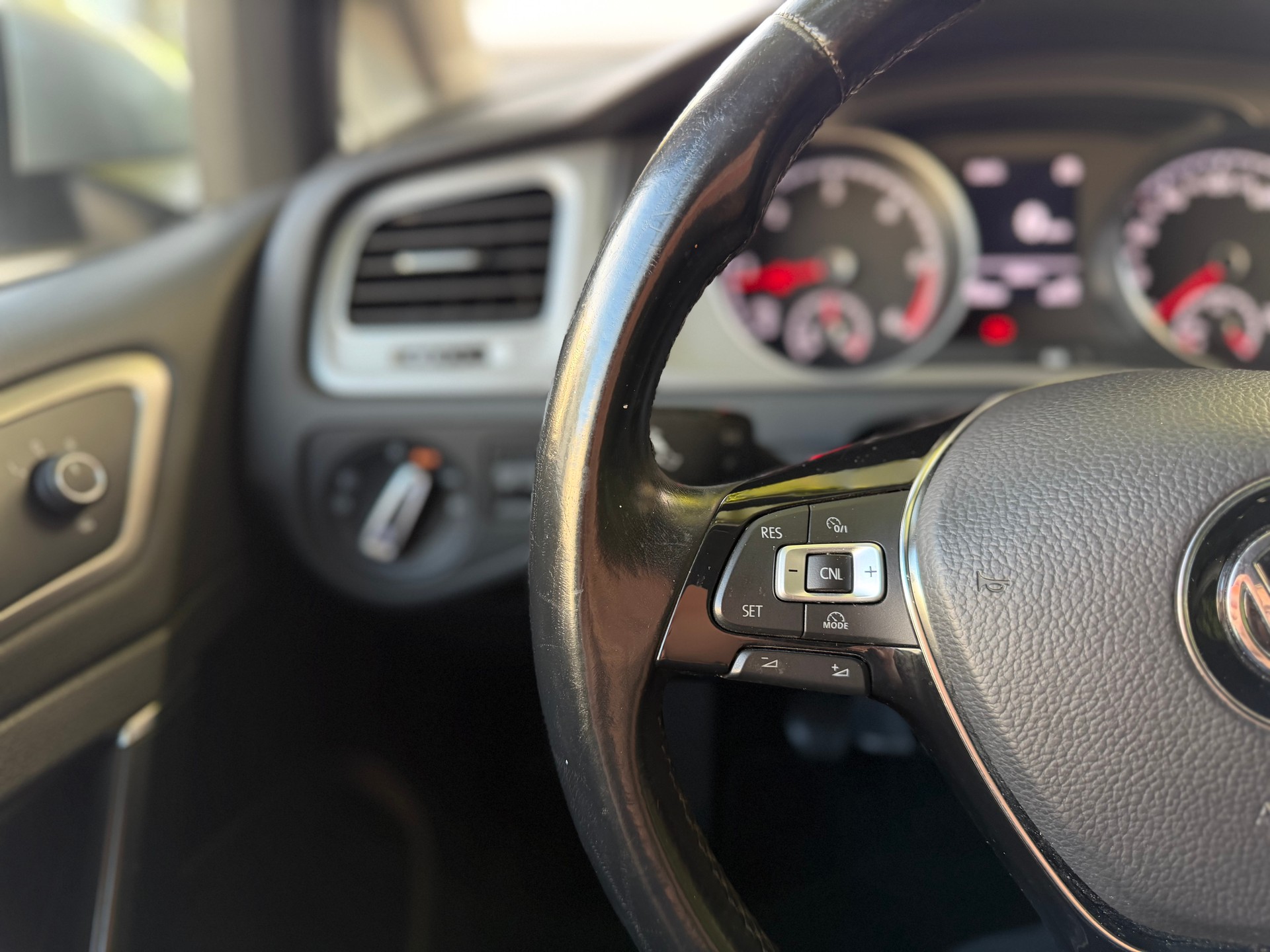 VW Golf Variant 1.6 TDI Comfortline 4Motion-image-18
