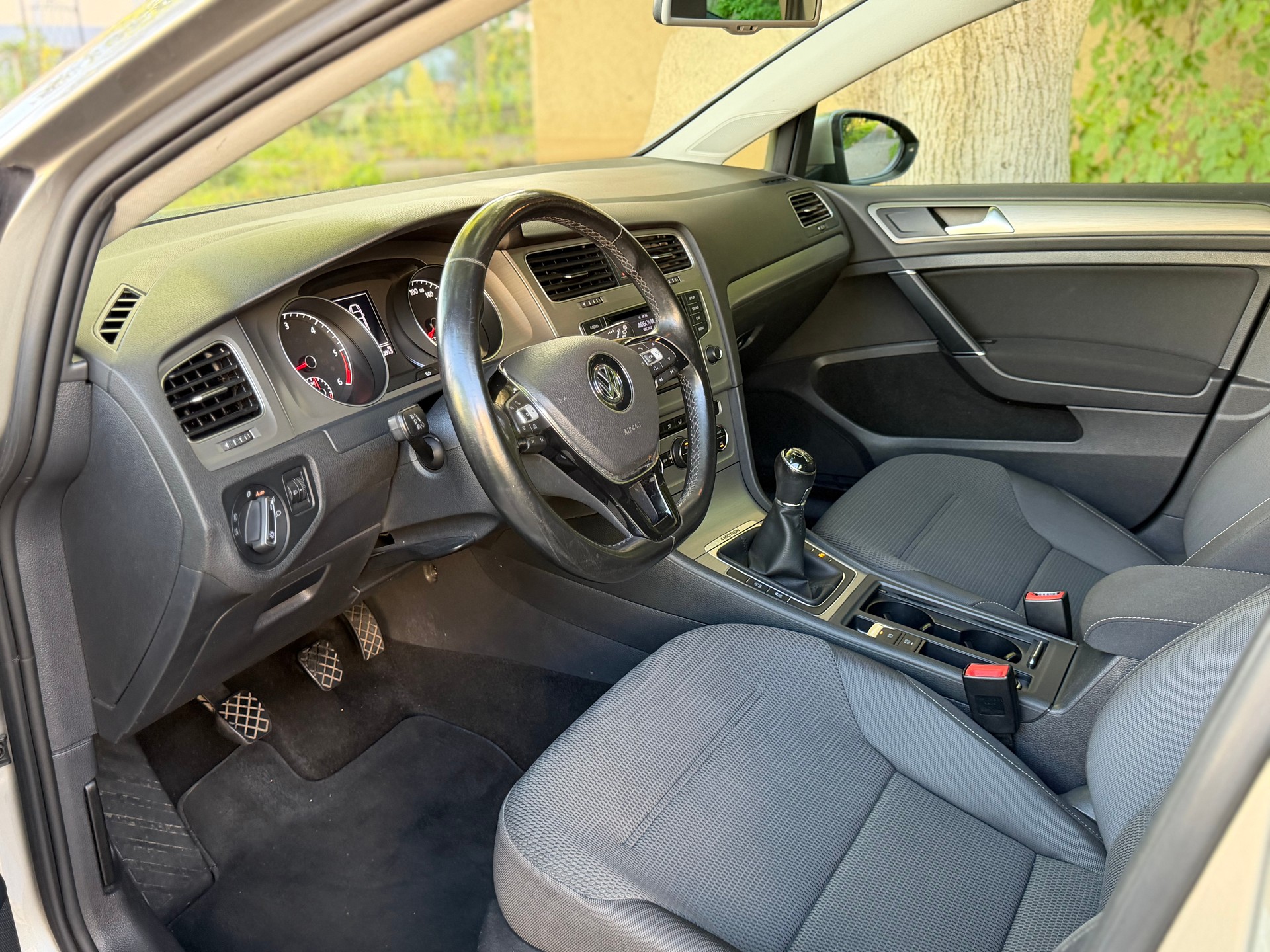 VW Golf Variant 1.6 TDI Comfortline 4Motion-image-23