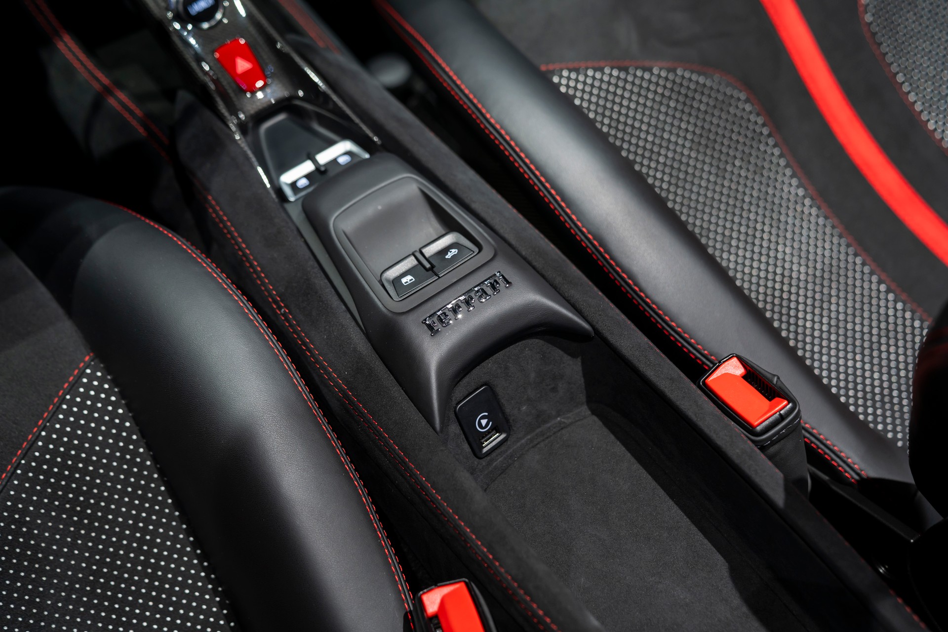 FERRARI F8 Spider-image-13