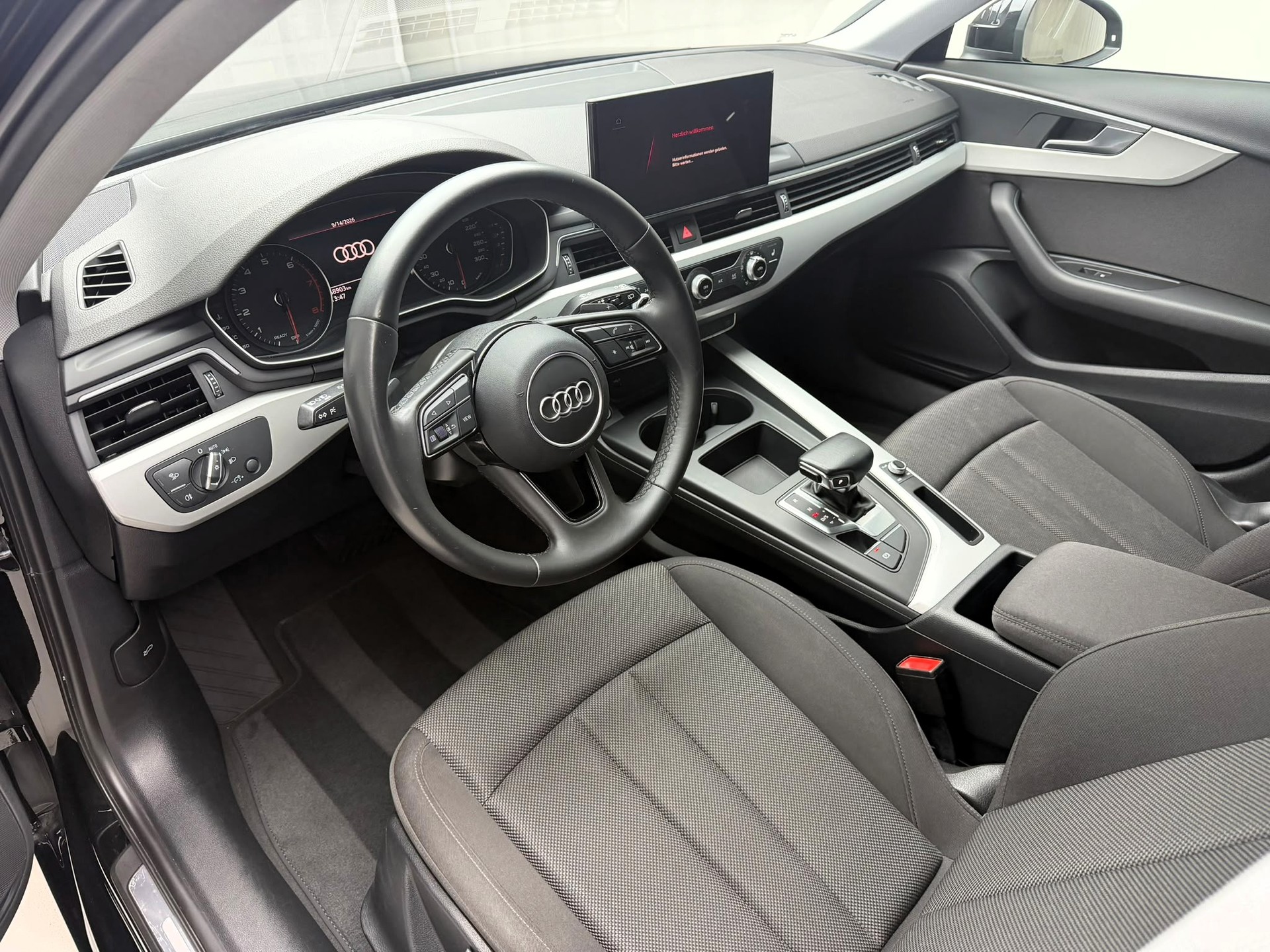 AUDI A4 Avant 35 TFSI S-tronic-image-8