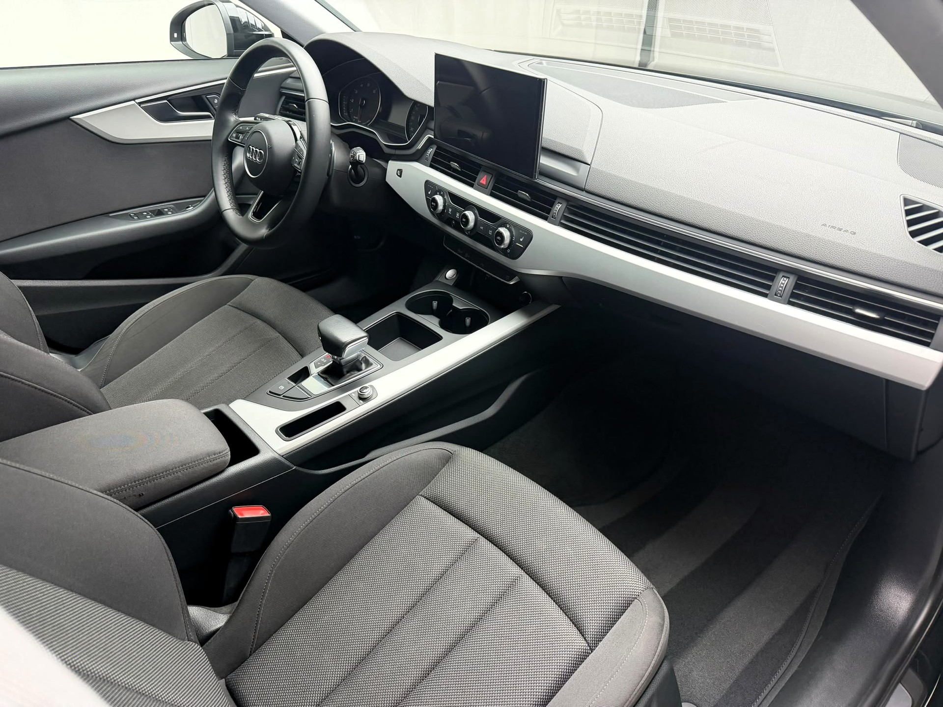 AUDI A4 Avant 35 TFSI S-tronic-image-9