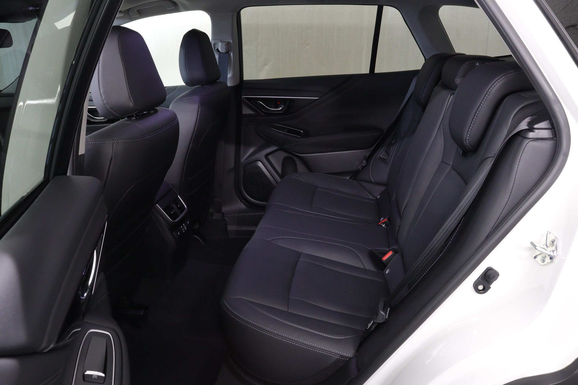 SUBARU Outback 2.5i Final Edition-showroom-element-3