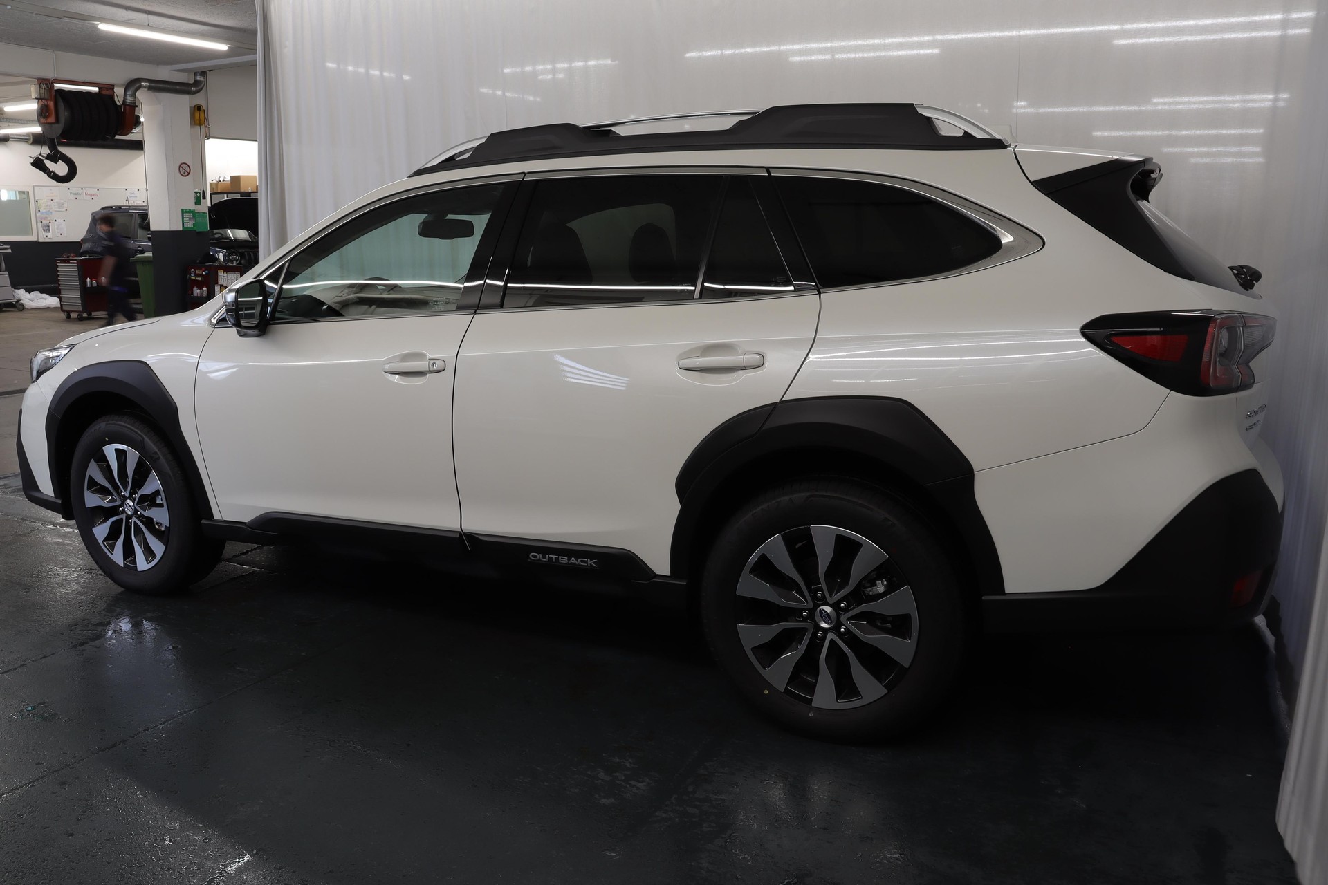 SUBARU Outback 2.5i Final Edition-showroom-element-1