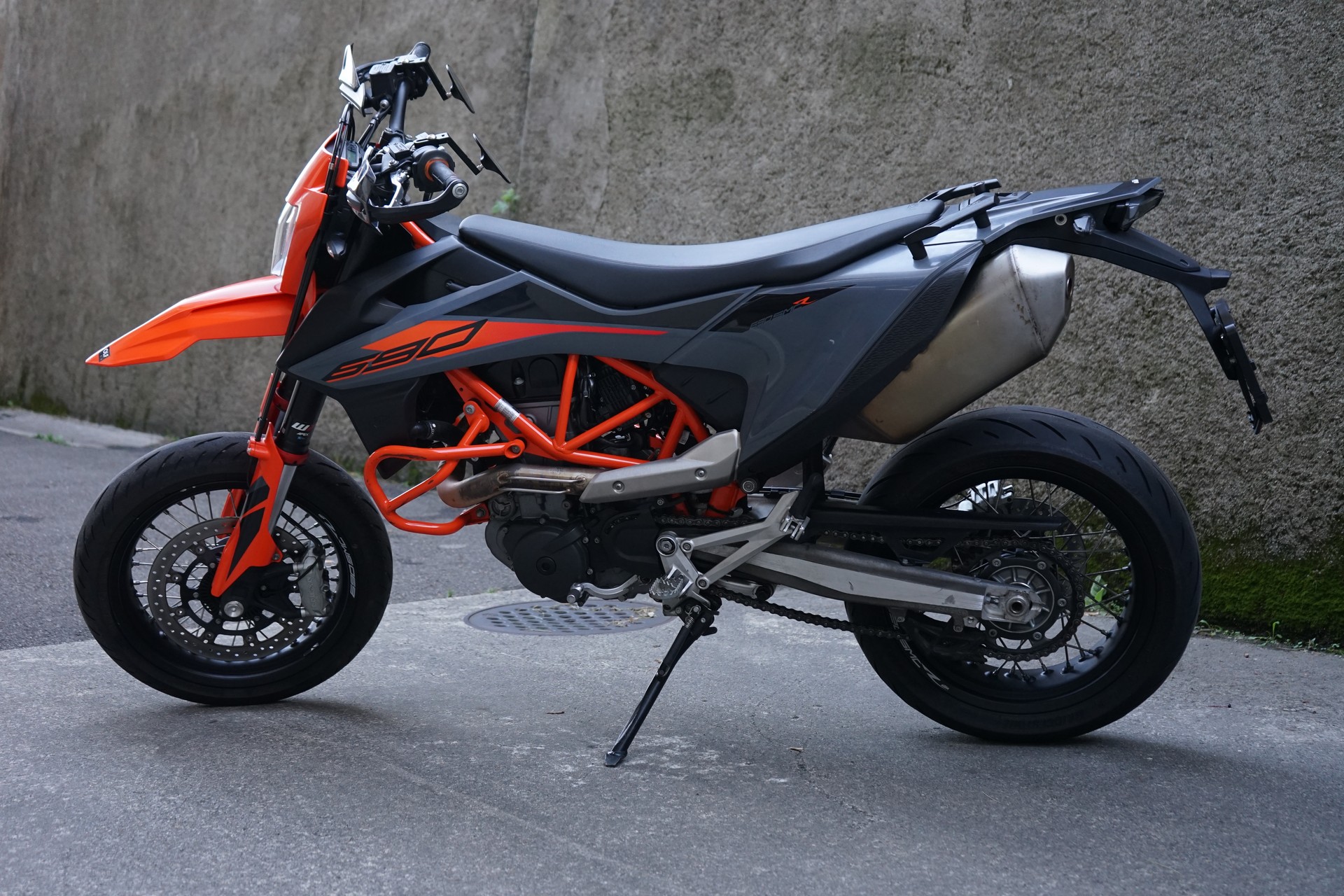 KTM 690 SMC R ABS (35 kW)-image-1