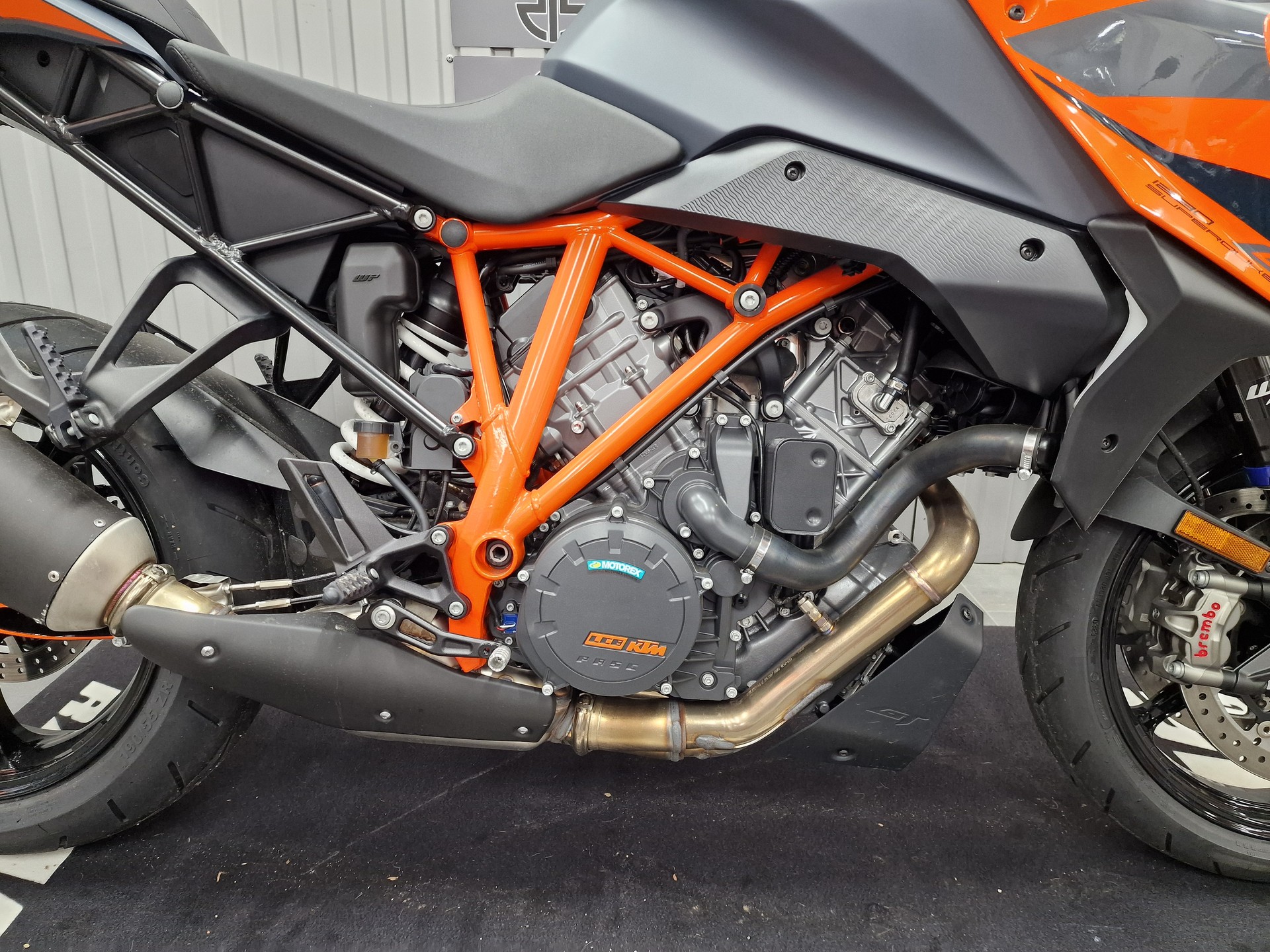 KTM 1290 Super Duke GT-image-2