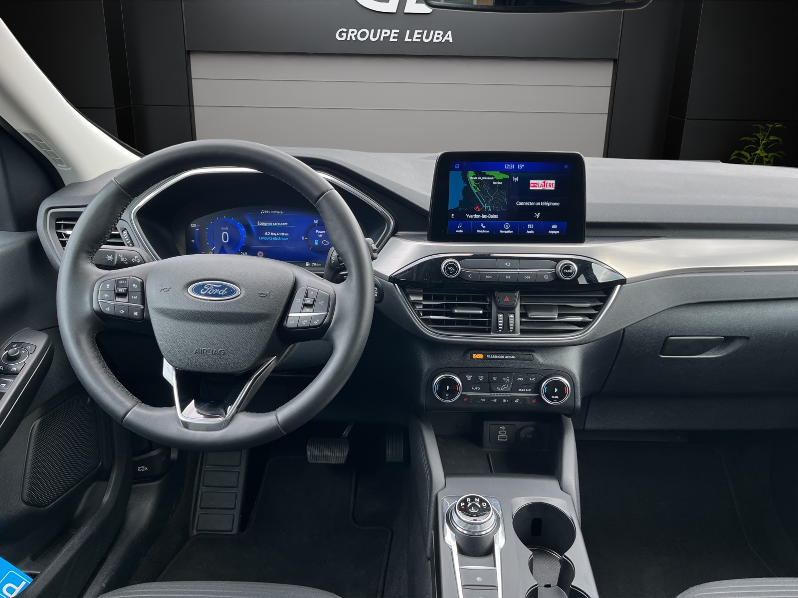 FORD Kuga 2.5 FHEV Titanium X FWD-image-11