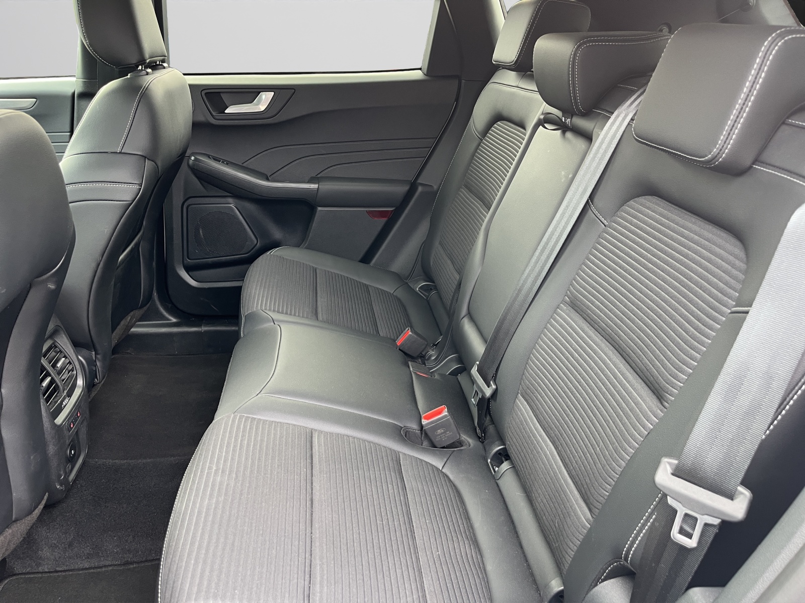 FORD Kuga 2.5 FHEV Titanium X FWD-image-8