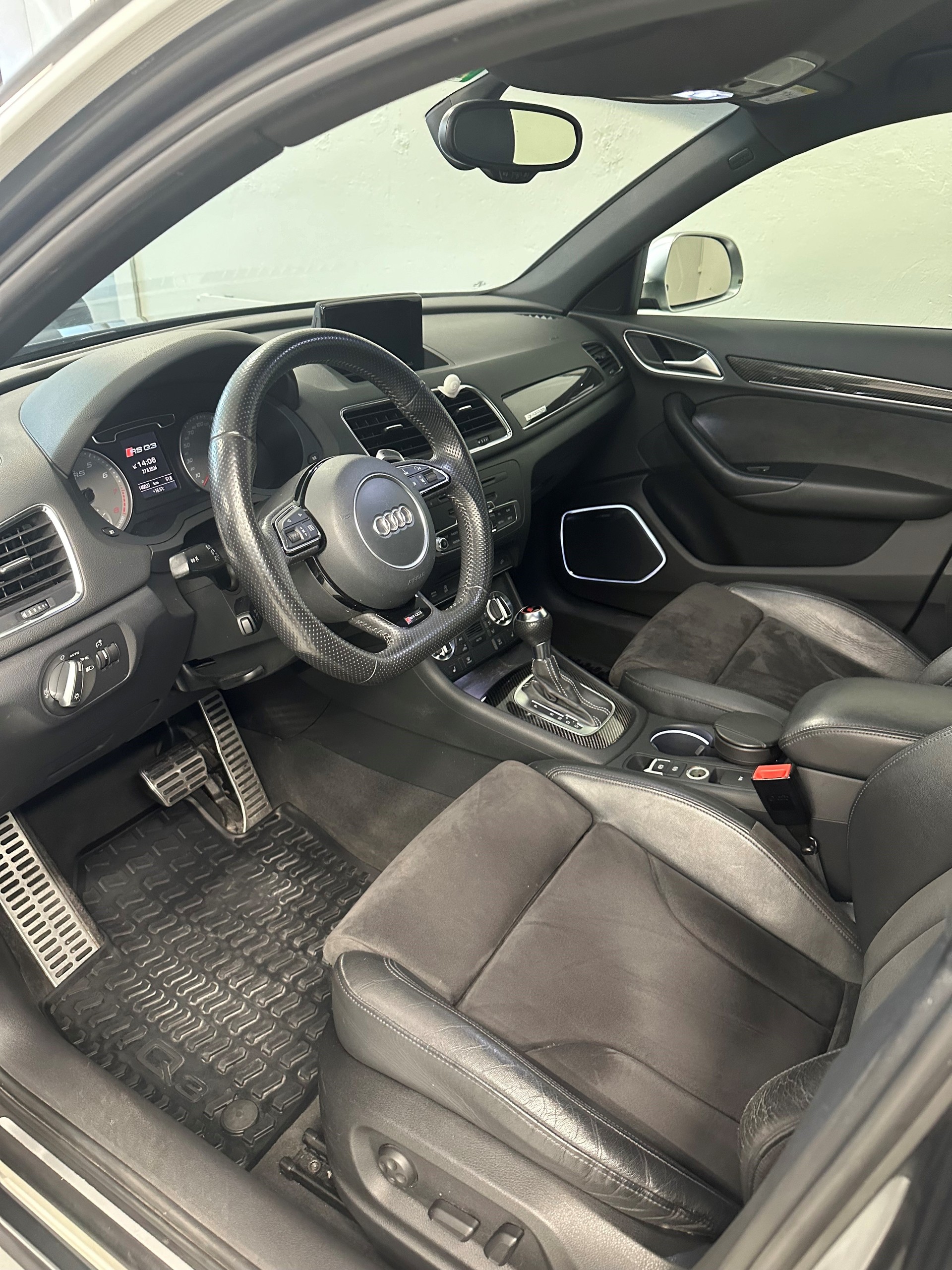 AUDI RS Q3 2.5 TFSI quattro S-tronic-image-4